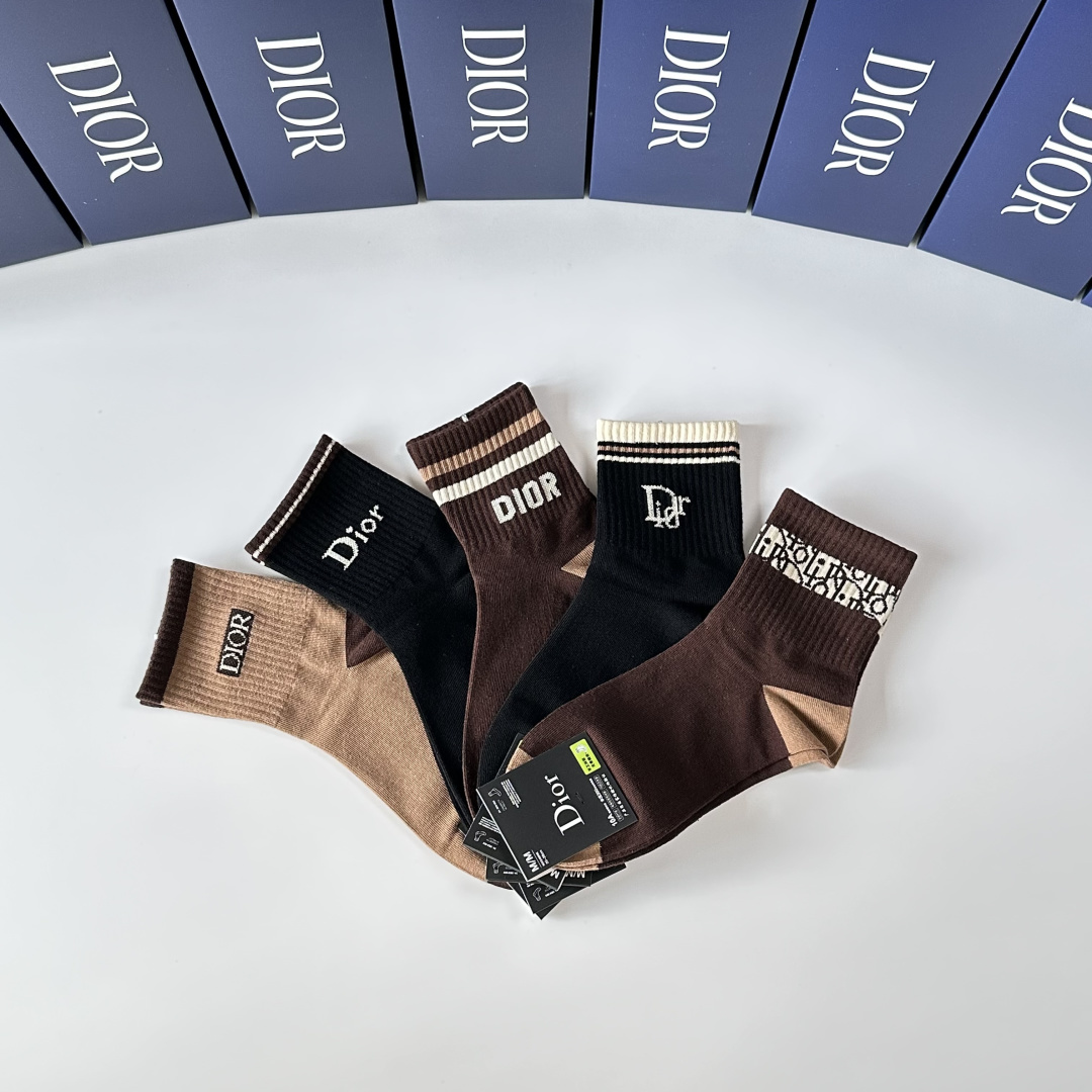 💛配包装DIOR（迪奥）新款中长款堆堆袜袜子！一盒五双， 专柜同步筒款袜子，💛大牌出街，潮人必备🔥超好搭