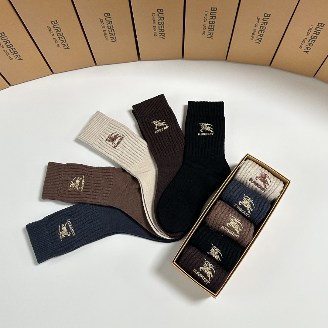 💛配包装Burberry （巴宝莉）新款羊绒刺绣中长款堆堆袜袜子！一盒五双， 专柜同步筒款袜子，💛大牌出