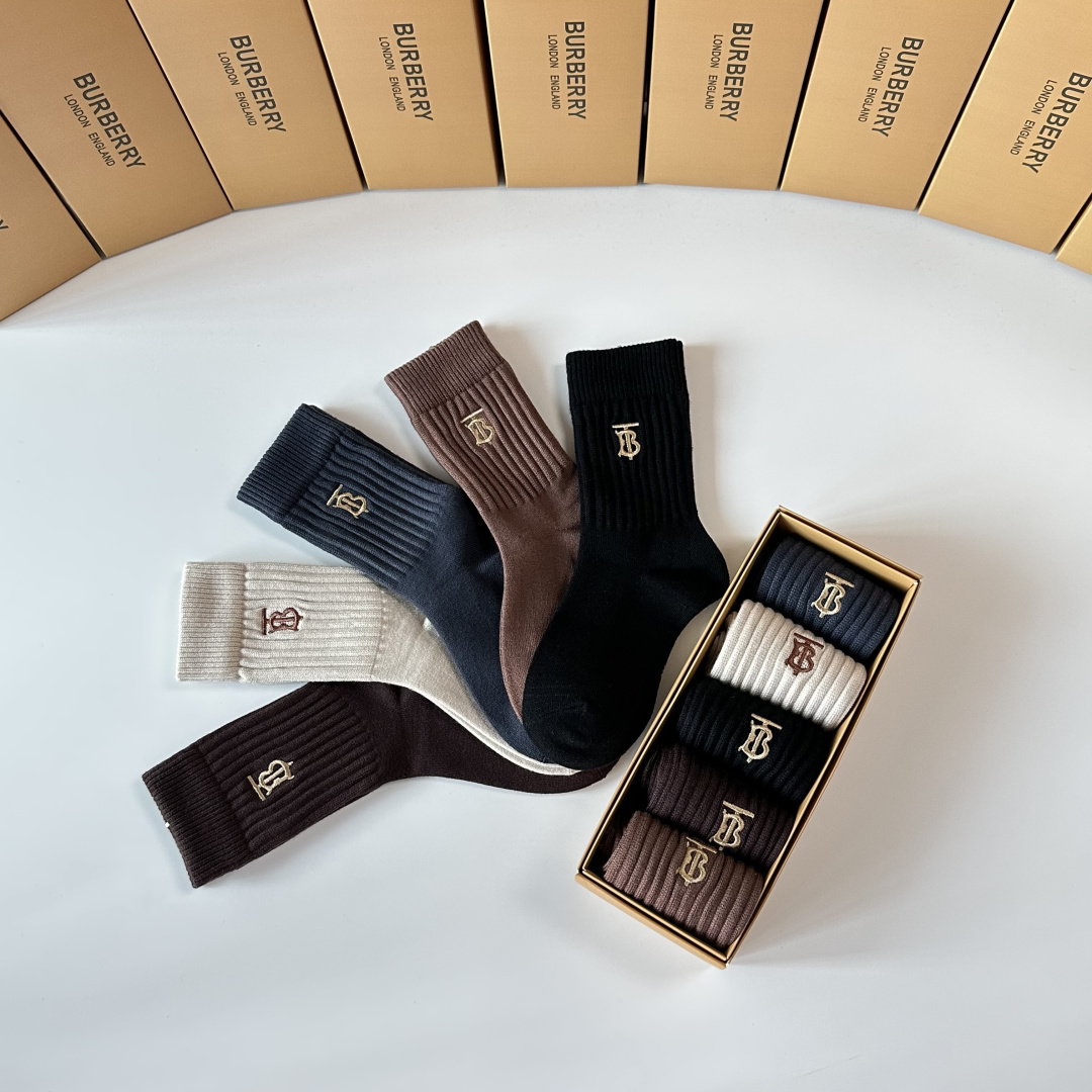 💛配包装Burberry （巴宝莉）新款羊绒刺绣中长款堆堆袜袜子！一盒五双， 专柜同步筒款袜子，💛大牌出