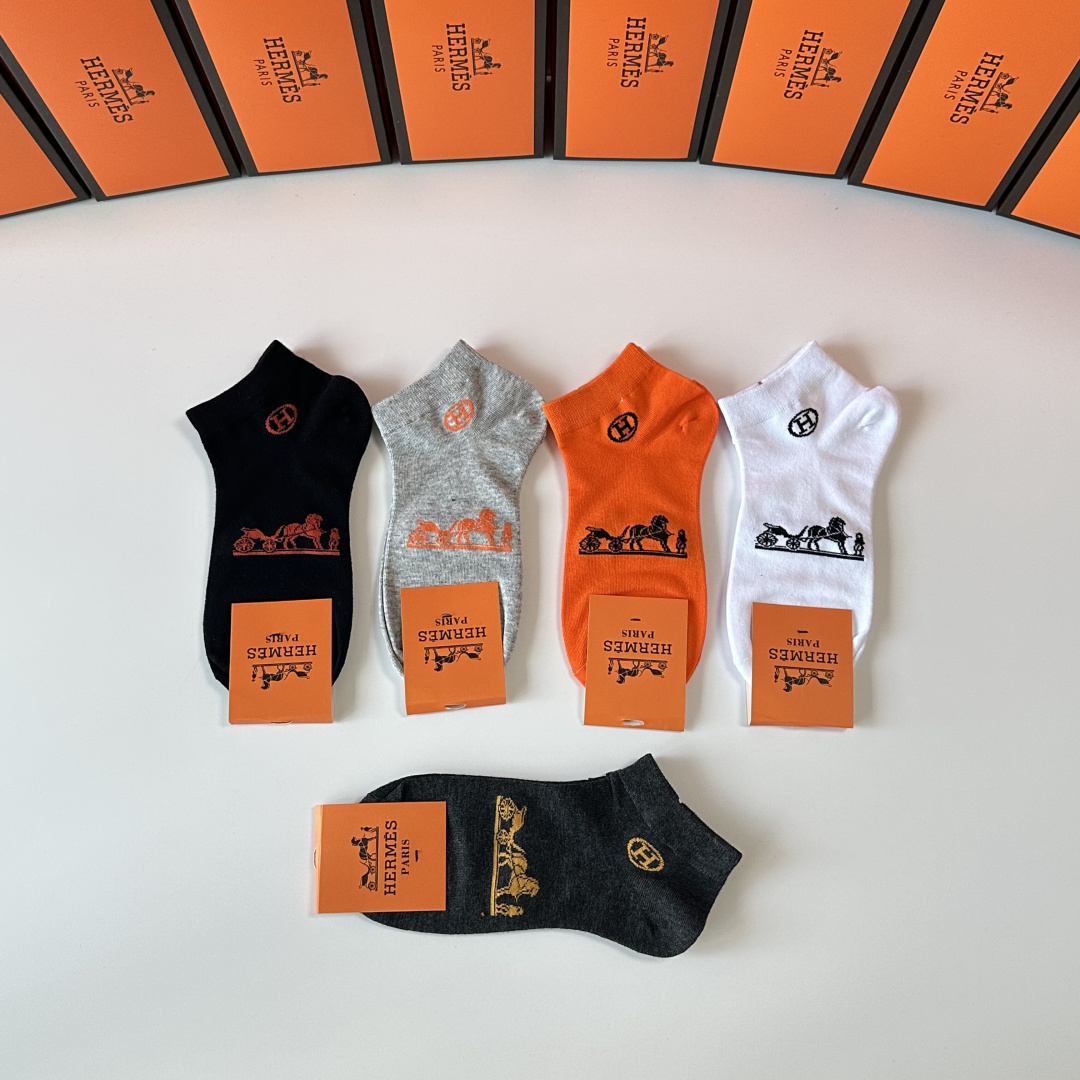 💛配专柜包装Hermes （爱马仕）新款中短款堆堆袜袜子！一盒五双，专柜同步筒袜袜子，💛大牌出街，潮人必