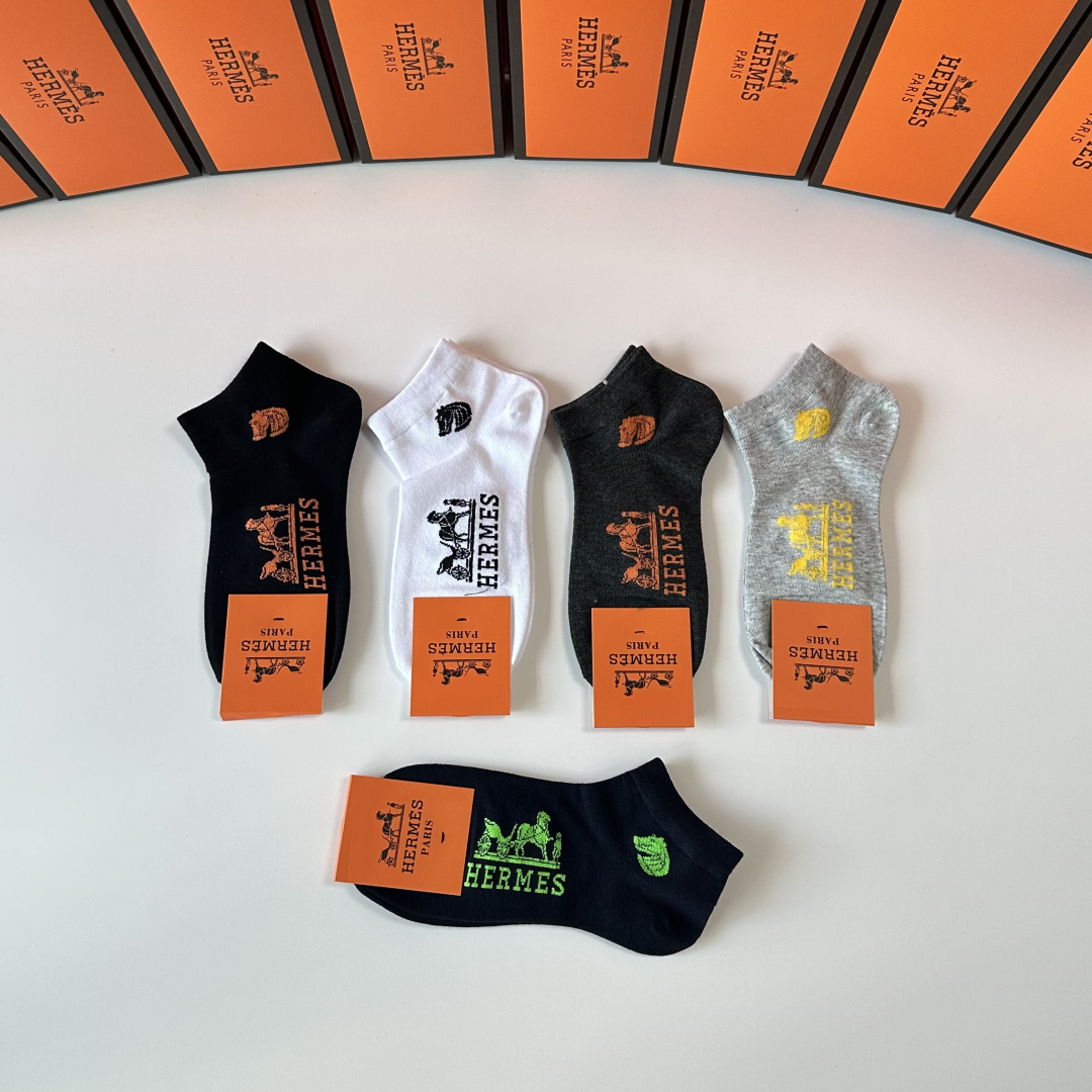 💛配专柜包装Hermes （爱马仕）新款中短款堆堆袜袜子！一盒五双，专柜同步筒袜袜子，💛大牌出街，潮人必
