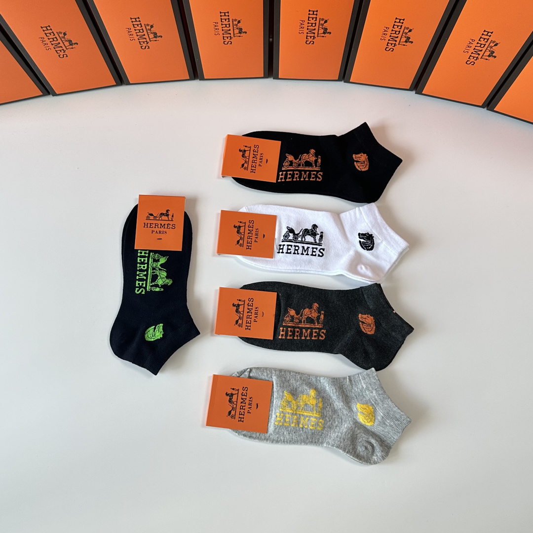 💛配专柜包装Hermes （爱马仕）新款中短款堆堆袜袜子！一盒五双，专柜同步筒袜袜子，💛大牌出街，潮人必