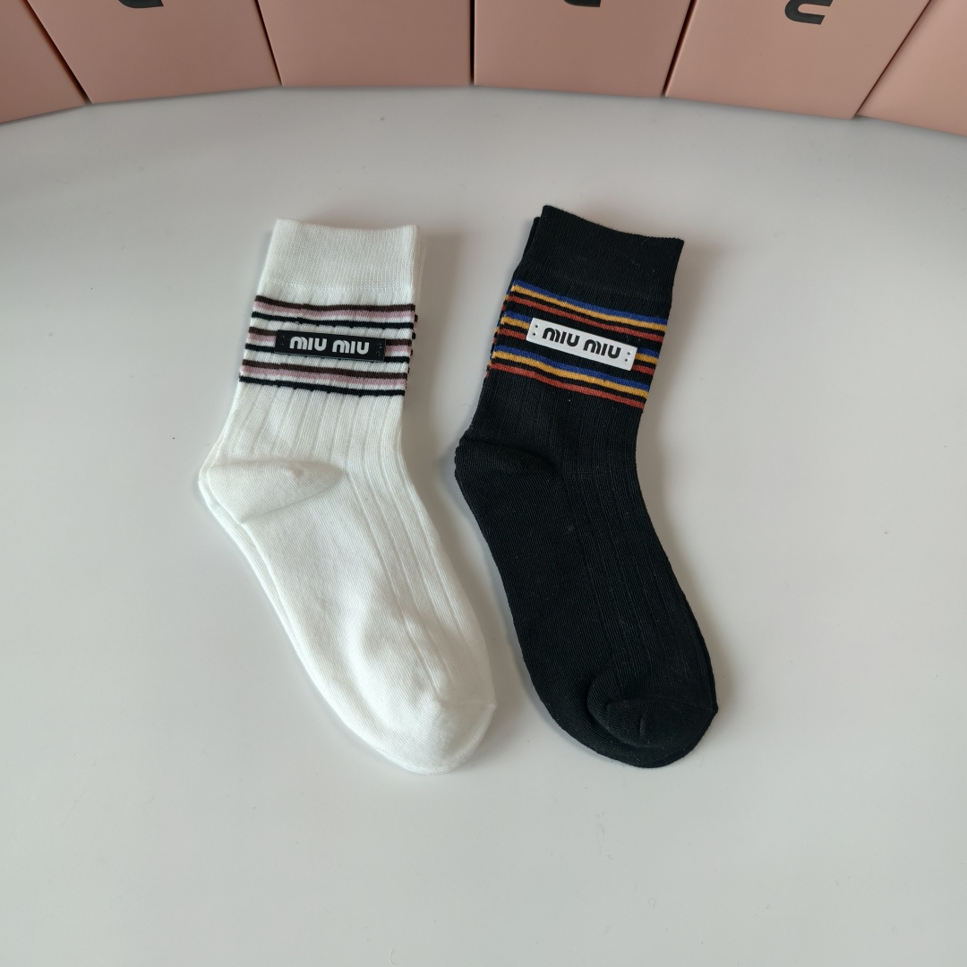 💛配包装MiuMiu（缪缪）新款经典中长款饰品袜堆堆袜袜子！一盒两双， 专柜同步筒款袜子，💛大牌出街，潮