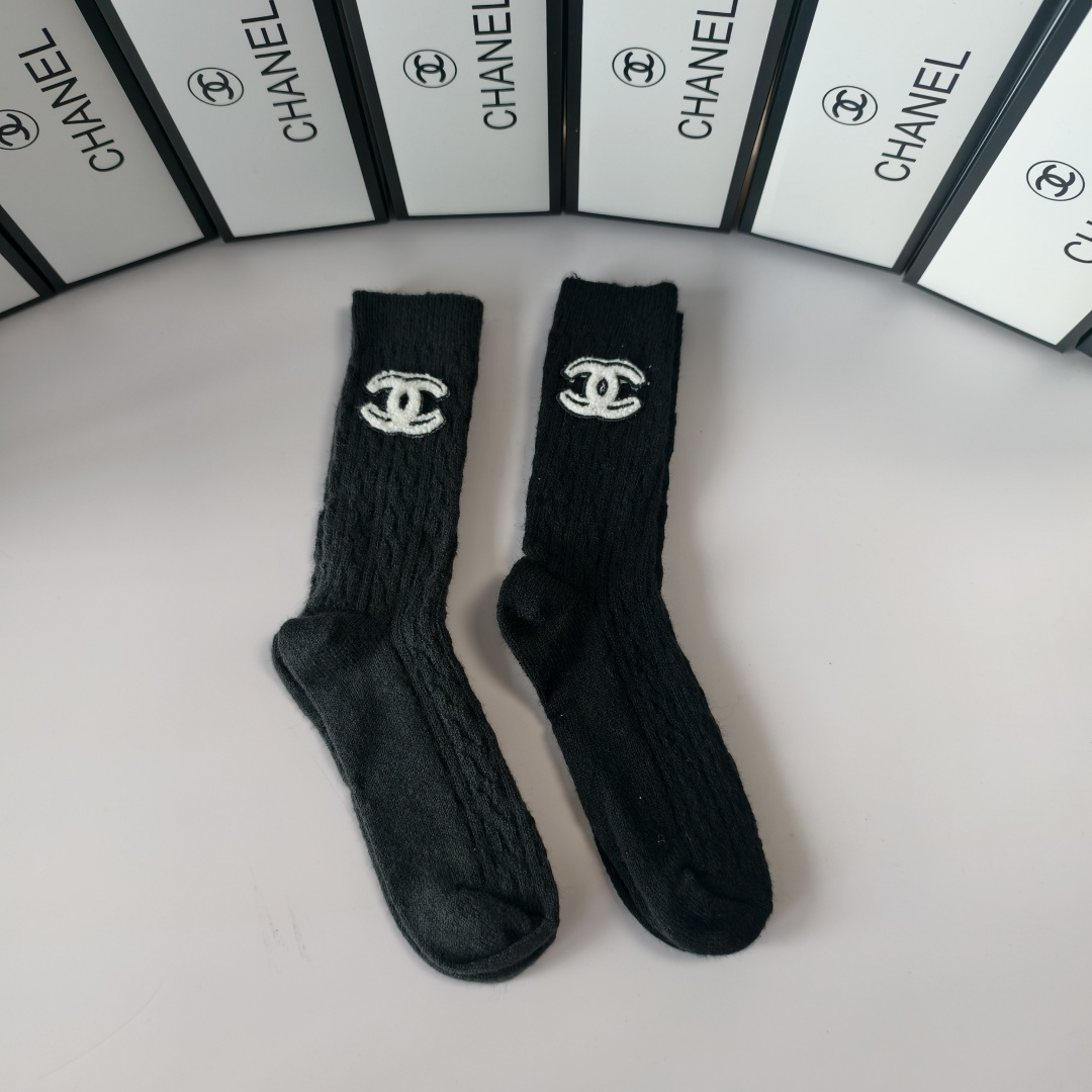 💛配专柜包装Chanel（香奈儿）新款羊绒堆堆袜袜子！一盒两双，专柜同步款袜子，💛大牌出街，潮人必备🔥超