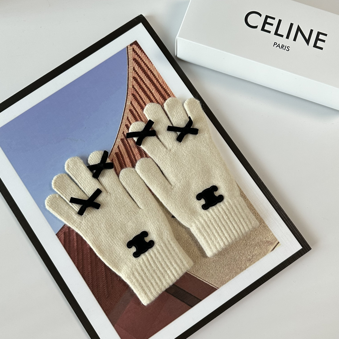 NO:701791,Special packaging Celine's new dopamine gloves, fashionable gloves, a must-have for autumn and winter, classic, simple and easy to use, super comfortable, soft and versatile!  gloves,gloves,celine,celine,gloves19860909特 配包装 Celine（赛琳）新品多巴胺手套,时尚手套,秋冬必备,经典简洁上手超舒适柔软、百搭！手套,手套,celine,celine,gloves,accessory