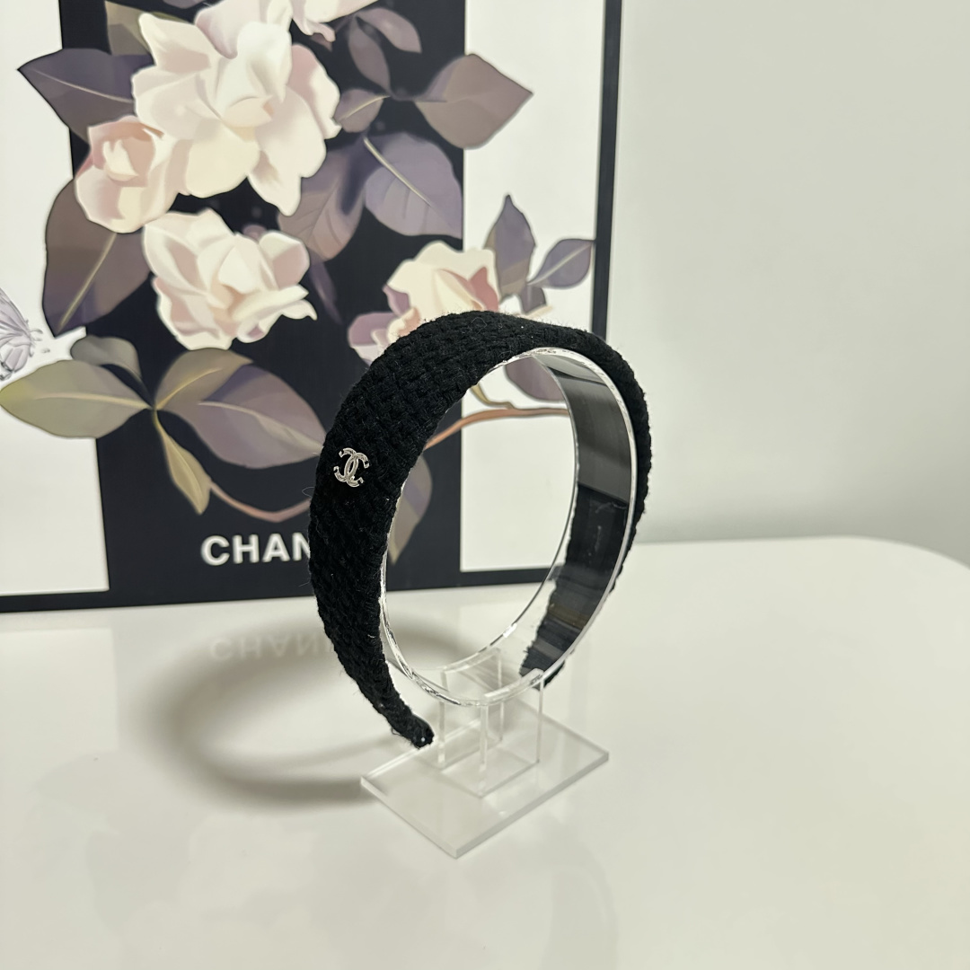 NO:660427,Specially equipped with counter packaging, Chanel's latest hairbands. Little fairies can get it now. Special materials. No hair. Can be salty or sweet ~ hairpins, hairpins, chanel, chanel, hairpins19860909特 配专柜包装 Chanel（香奈儿）最新发箍 小仙女快入手 特殊材质 不嘞头 可盐可甜～发夹,发夹,chanel,chanel,hairpins,accessory