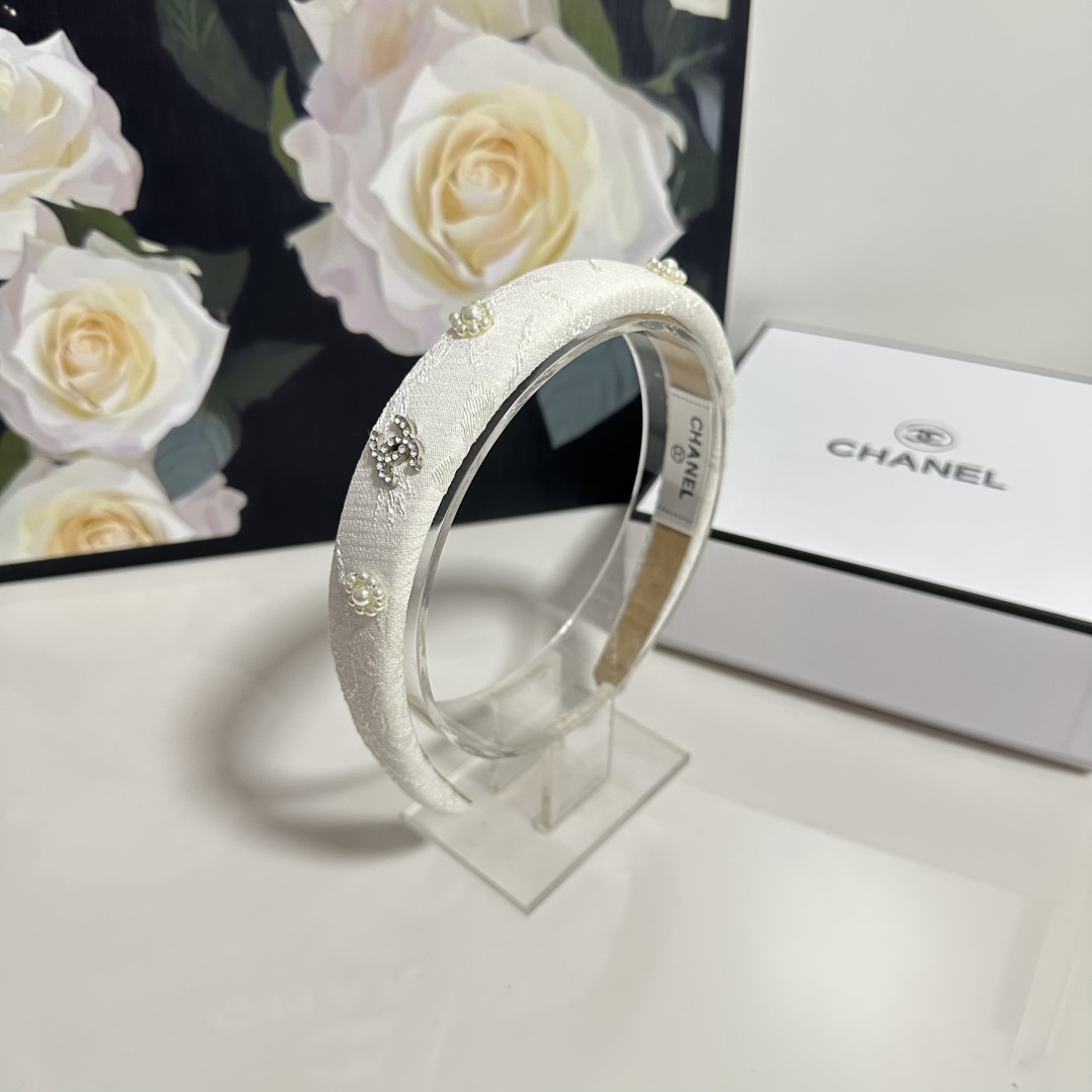NO:660445,Specially equipped with counter packaging, Chanel's latest hairbands. Little fairies can get it now. Special materials. No hair. Can be salty or sweet ~ hairpins, hairpins, chanel, chanel, hairpins19860909特 配专柜包装 Chanel（香奈儿）最新发箍 小仙女快入手 特殊材质 不嘞头 可盐可甜～发夹,发夹,chanel,chanel,hairpins,accessory