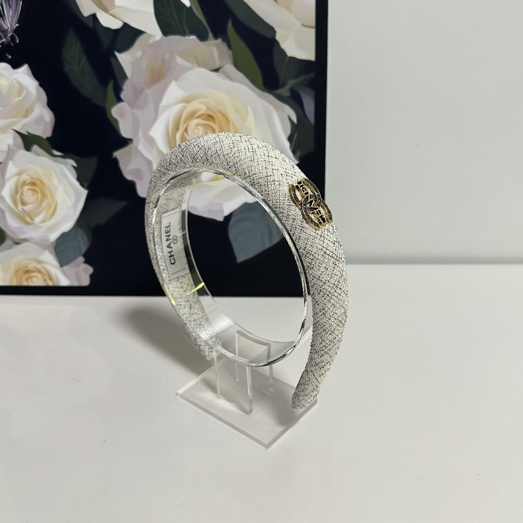 NO:660450,Specially equipped with counter packaging Chanel (Chanel) latest headband# Trust me!  A must-have item for everyone. This piece must be bought. It has a fairy-like appearance. The little fairy wants to keep it. Whoever wears it will look better ~ hairpins, hairpins, chanel, chanel, hairpins19860909特 配专柜包装 Chanel（香奈儿）最新发箍# 信我！人手必备的单品 这件必须买 洋气神仙颜值 小仙女要收了它,谁戴谁好看～发夹,发夹,chanel,chanel,hairpins,accessory