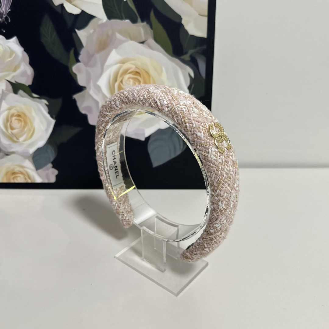 NO:660457,Specially equipped with counter packaging Chanel (Chanel) latest hardware hoop# Trust me!  A must-have item for everyone. This piece must be bought. It has a fairy-like appearance. The little fairy wants to keep it. Whoever wears it will look better ~ hairpins, hairpins, chanel, chanel, hairpins19860909特 配专柜包装 Chanel（香奈儿）最新五金发箍# 信我！人手必备的单品 这件必须买 洋气神仙颜值 小仙女要收了它,谁戴谁好看～发夹,发夹,chanel,chanel,hairpins,accessory