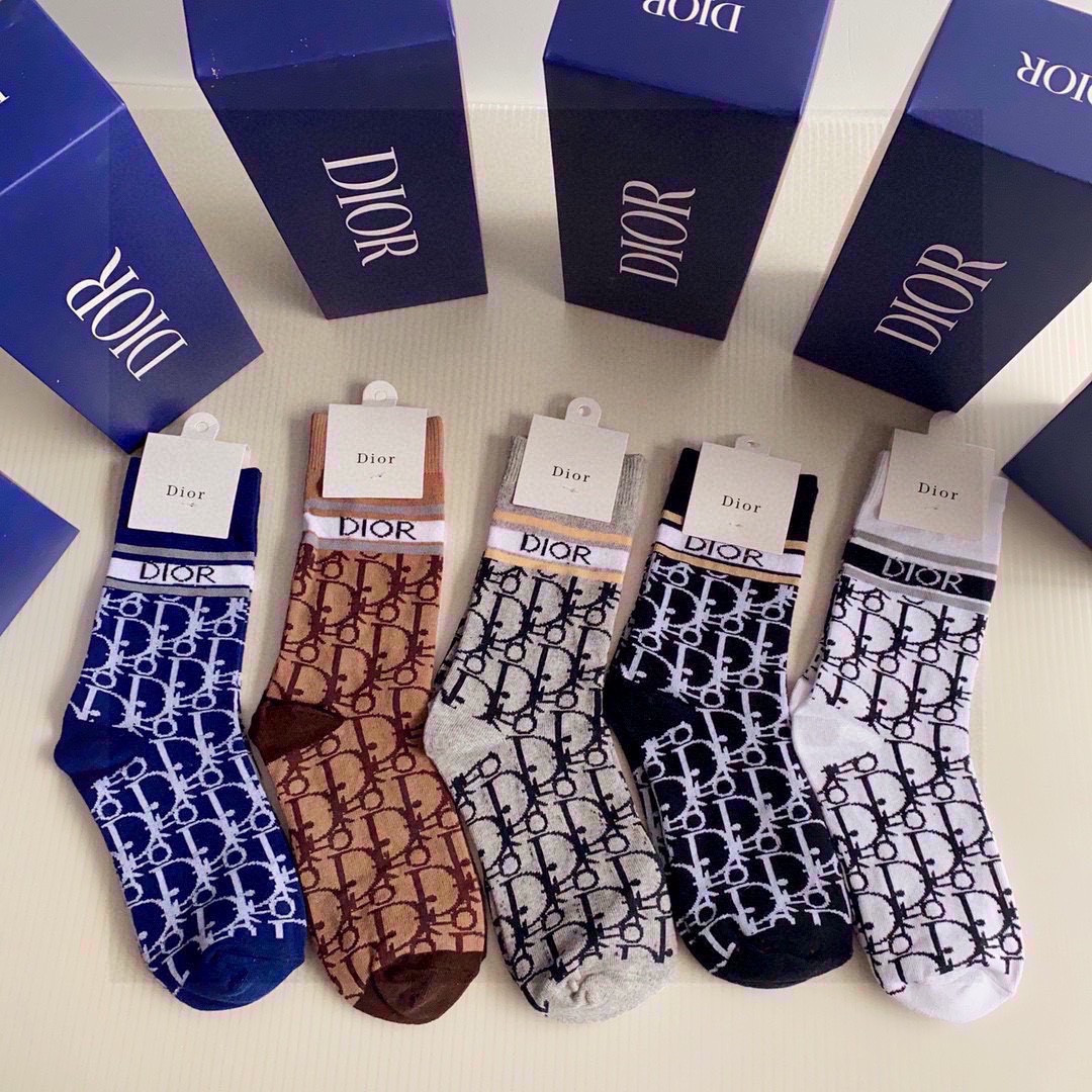 NO:660178,Specially equipped with counter packaging DIOR's new mid-length pile socks!  Five pairs in a box, synchronized tube socks at the counter, big brands going out on the street, must-have socks for fashionistas, socks, dior, dior, socks19860909特 配专柜包装 DIOR（迪奥）新款中长款堆堆袜袜子！一盒五双,专柜同步筒袜袜子,大牌出街,潮人必备超好搭袜子,袜子,dior,dior,socks,accessory