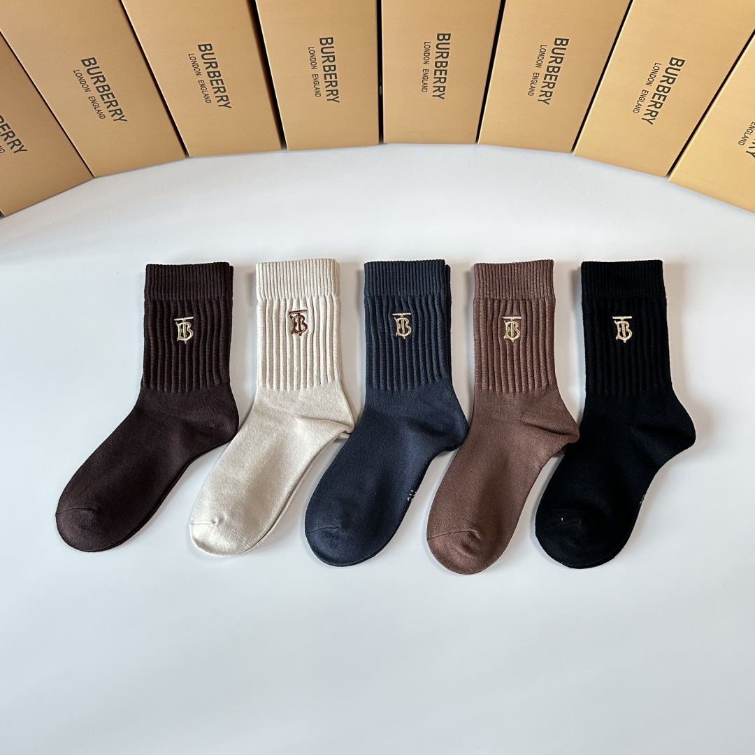 NO:660181,Specially packaged Burberry's new cashmere embroidered mid-length pile socks!  Five pairs in a box, counter-synchronized tube socks, big brands out on the street, must-have socks for fashionistas, socks, burberry, burberry, socks19860909特 配包装 Burberry（巴宝莉）新款羊绒刺绣中长款堆堆袜袜子！一盒五双, 专柜同步筒款袜子,大牌出街,潮人必备超好搭袜子,袜子,burberry,burberry,socks,accessory