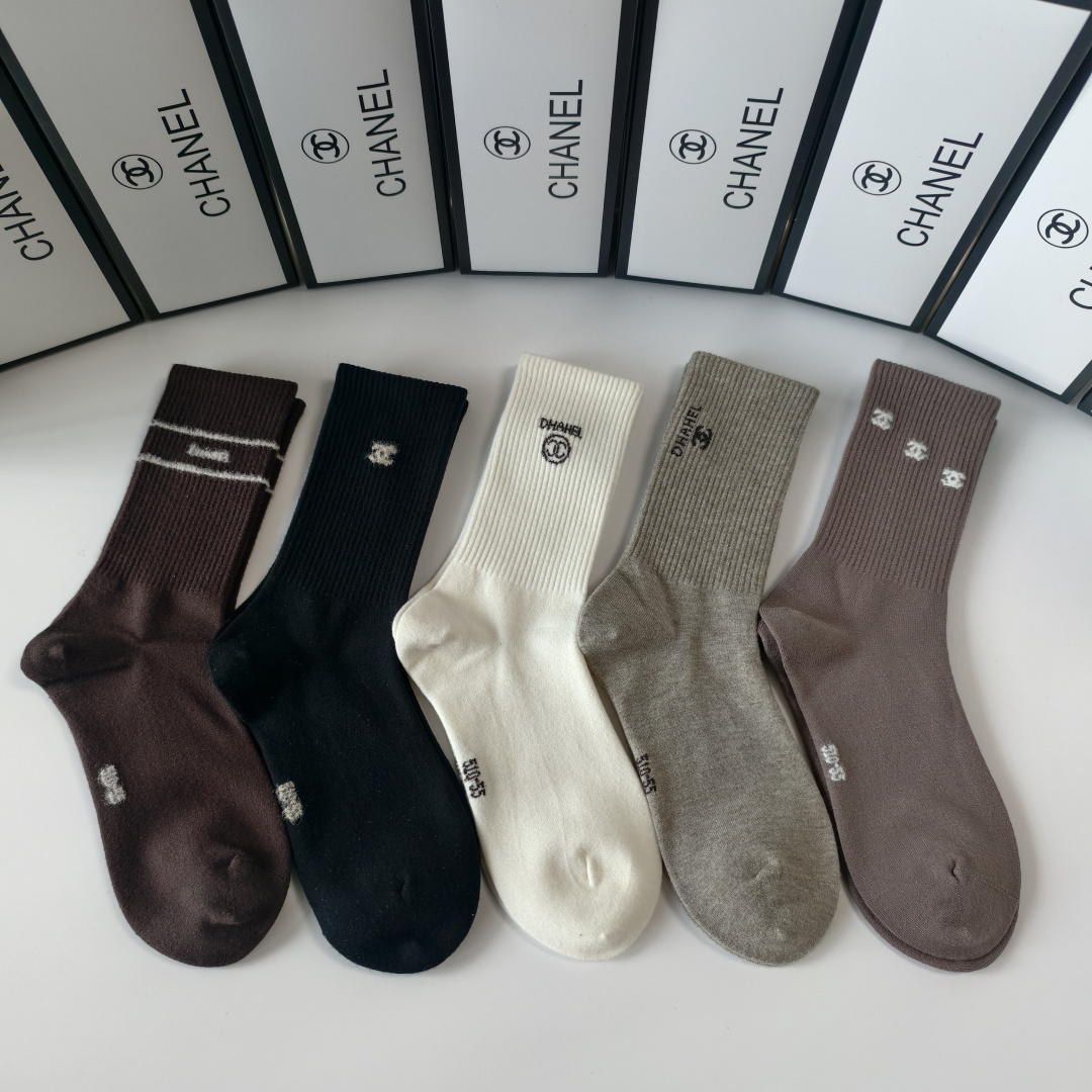 NO:660162,Specially equipped with counter packaging Chanel (Chanel) new cashmere mid-length pile socks!  Five pairs in a box, synchronized tube socks at the counter, big brands going out on the street, must-have socks for fashionistas, socks, chanel, chanel, socks19860909特 配专柜包装 Chanel（香奈儿）新款羊绒中长款堆堆袜袜子！一盒五双,专柜同步筒袜袜子,大牌出街,潮人必备超好搭袜子,袜子,chanel,chanel,socks,accessory