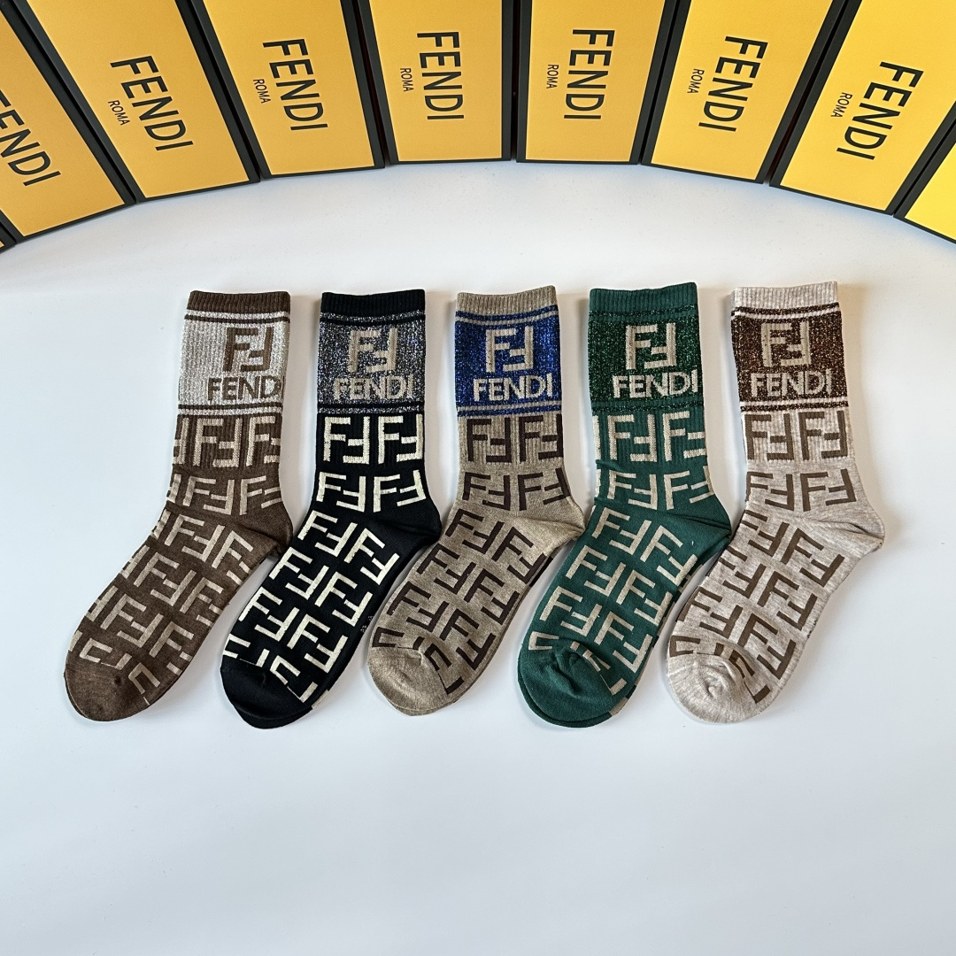 NO:660184,Special packaging FENDI (Fendi) new gold classic mid-length pile socks!  Five pairs in a box, counter-synchronized tube socks, big brands out on the street, must-haves for fashionistas, super easy to match. Socks, socks, fendi, fendi, socks19860909特 配包装 FENDI（芬迪）新款金丝经典中长款堆堆袜袜子！一盒五双, 专柜同步筒款袜子,大牌出街,潮人必备超好搭.袜子,袜子,fendi,fendi,socks,accessory