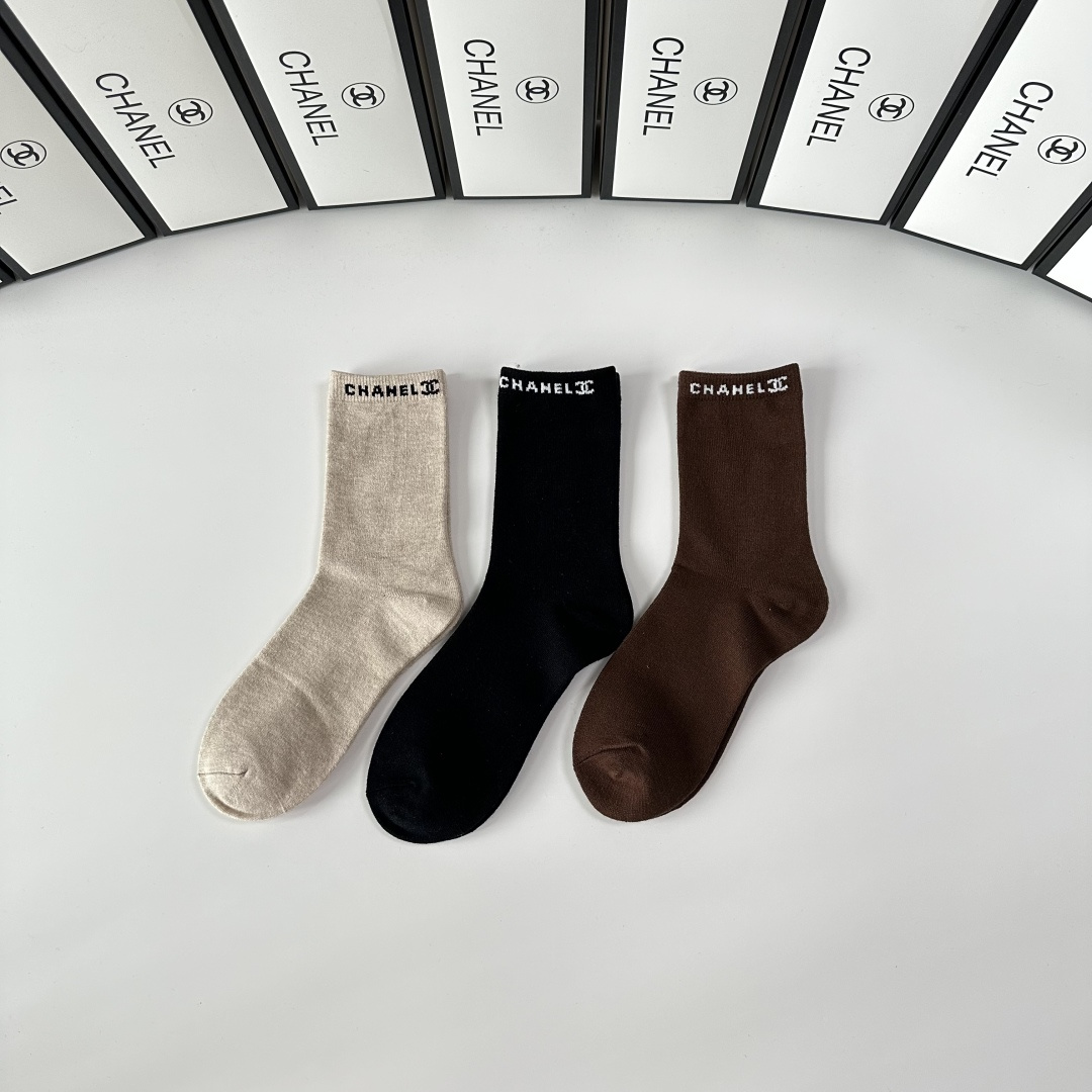 NO:660190,Special packaging Chanel (Chanel) new classic wool mid-length pile socks!  3 pairs in a box, counter-synchronized tube socks, big brands out on the street, a must-have for fashionistas, super easy to match. Socks, socks, chanel, chanel, socks19860909特配包装 Chanel（香奈儿）新款经典羊毛中长款堆堆袜袜子！一盒3双, 专柜同步筒款袜子,大牌出街,潮人必备超好搭.袜子,袜子,chanel,chanel,socks,accessory