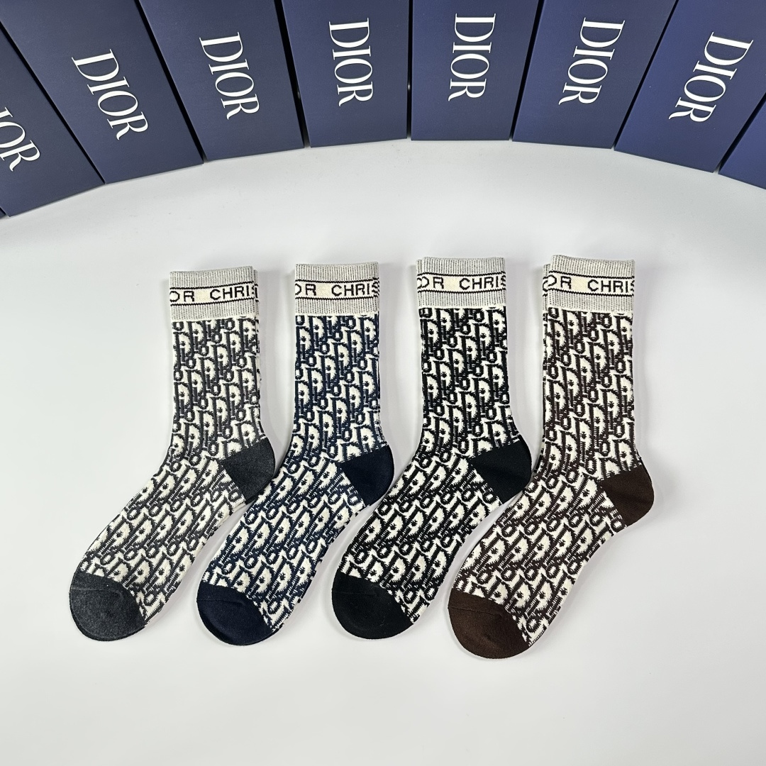 NO:660196,Specially equipped with counter packaging DIOR's new mid-length cashmere socks!  Four pairs in a box, counter-synchronized tube socks, big brands out on the street, must-have socks for fashionistas, socks, dior, dior, socks19860909特 配专柜包装 DIOR (迪奥) 新款羊绒中长款堆堆袜袜子！一盒四双,专柜同步筒袜袜子,大牌出街,潮人必备超好搭袜子,袜子,dior,dior,socks,accessory