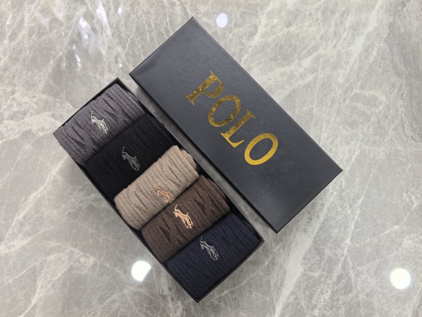 NO:659873,Special packaging POLO (Paul) new cashmere embroidered mid-length pile socks!  Five pairs in a box, counter-synchronized tube socks, big brands out on the street, must-have socks for fashionistas, socks, socks19860909特 配包装 POLO（保罗）新款羊绒刺绣中长款堆堆袜袜子！一盒五双, 专柜同步筒款袜子,大牌出街,潮人必备超好搭袜子,袜子,socks,accessory