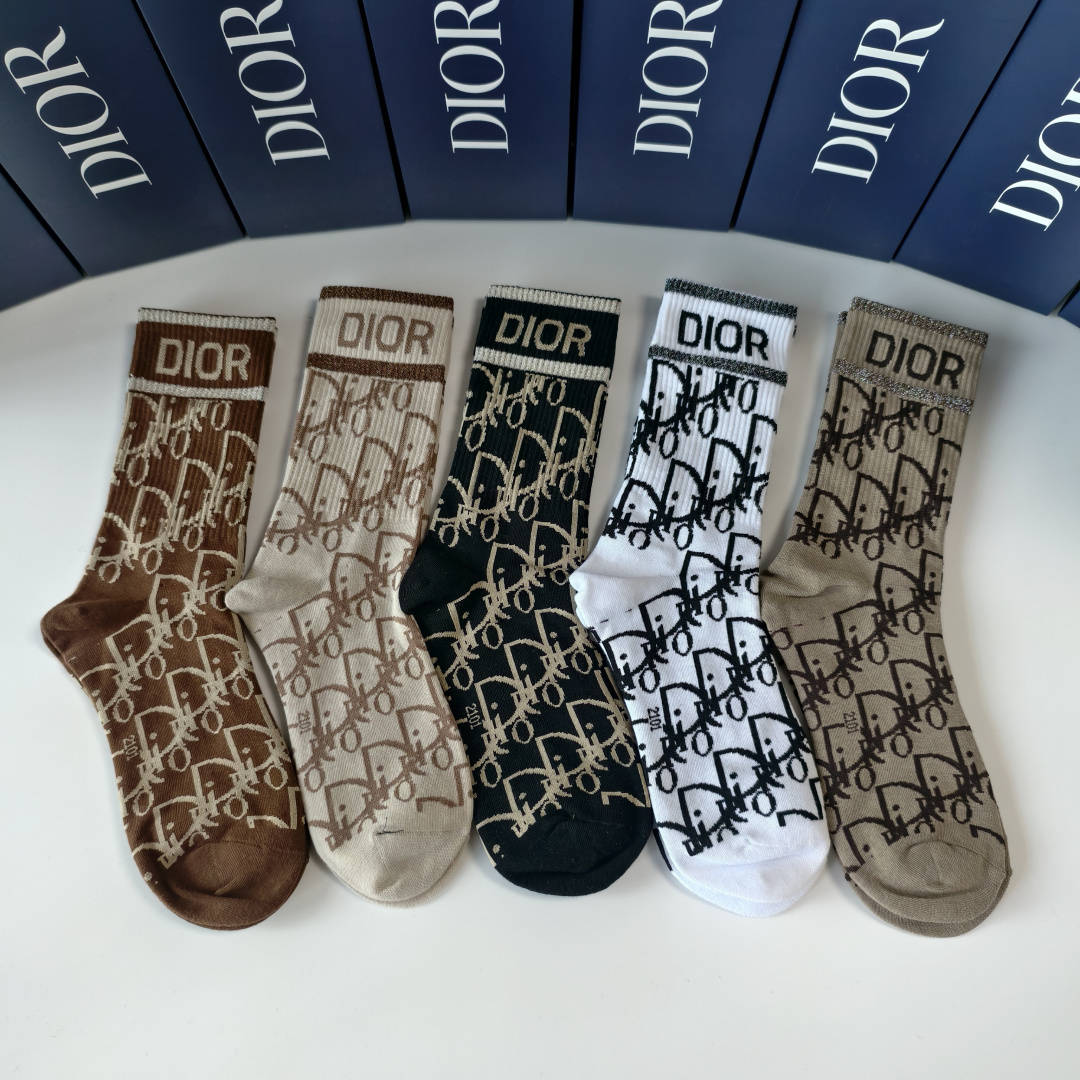 NO:660189,Specially equipped with counter packaging DIOR's new mid-length pile socks!  Five pairs in a box, synchronized tube socks at the counter, big brands going out on the street, must-have socks for fashionistas, socks, dior, dior, socks19860909特 配专柜包装 DIOR（迪奥）新款中长款堆堆袜袜子！一盒五双,专柜同步筒袜袜子,大牌出街,潮人必备超好搭袜子,袜子,dior,dior,socks,accessory