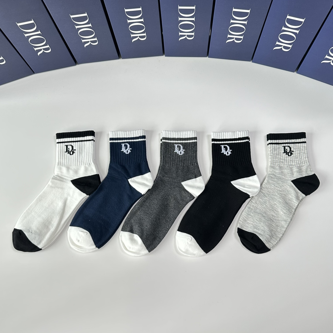 NO:660199,Specially equipped with counter packaging DIOR's new mid-length pile socks!  Five pairs in a box, counter-synchronized tube socks, big brands out on the street, a must-have for fashionistas, super easy to match. Socks, socks, dior, dior, socks19860909特 配专柜包装 DIOR（迪奥）新款中长款堆堆袜袜子！一盒五双,专柜同步筒袜袜子,大牌出街,潮人必备超好搭.袜子,袜子,dior,dior,socks,accessory