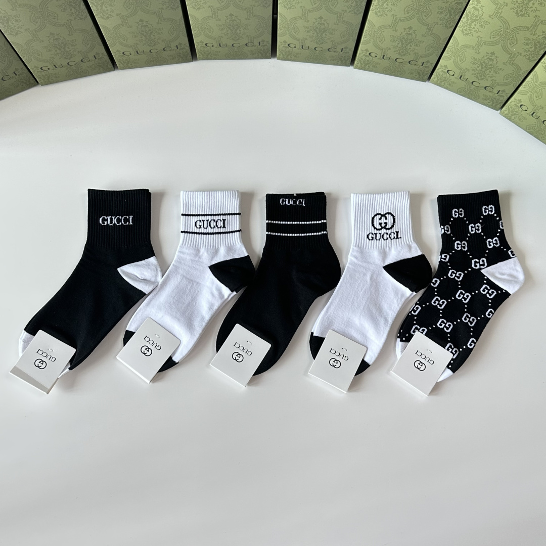 NO:660207,Special packaging Gucci (Gucci) new classic mid-length socks pile socks!  Five pairs in a box, counter-synchronized tube socks, big brands out on the street, a must-have for fashionistas, super easy to match. Socks, socks, gucci, gucci, socks19860909特 配包装 Gucci（古驰）新款经典中长筒袜堆堆袜袜子！一盒五双, 专柜同步筒袜袜子,大牌出街,潮人必备超好搭.袜子,袜子,gucci,gucci,socks,accessory