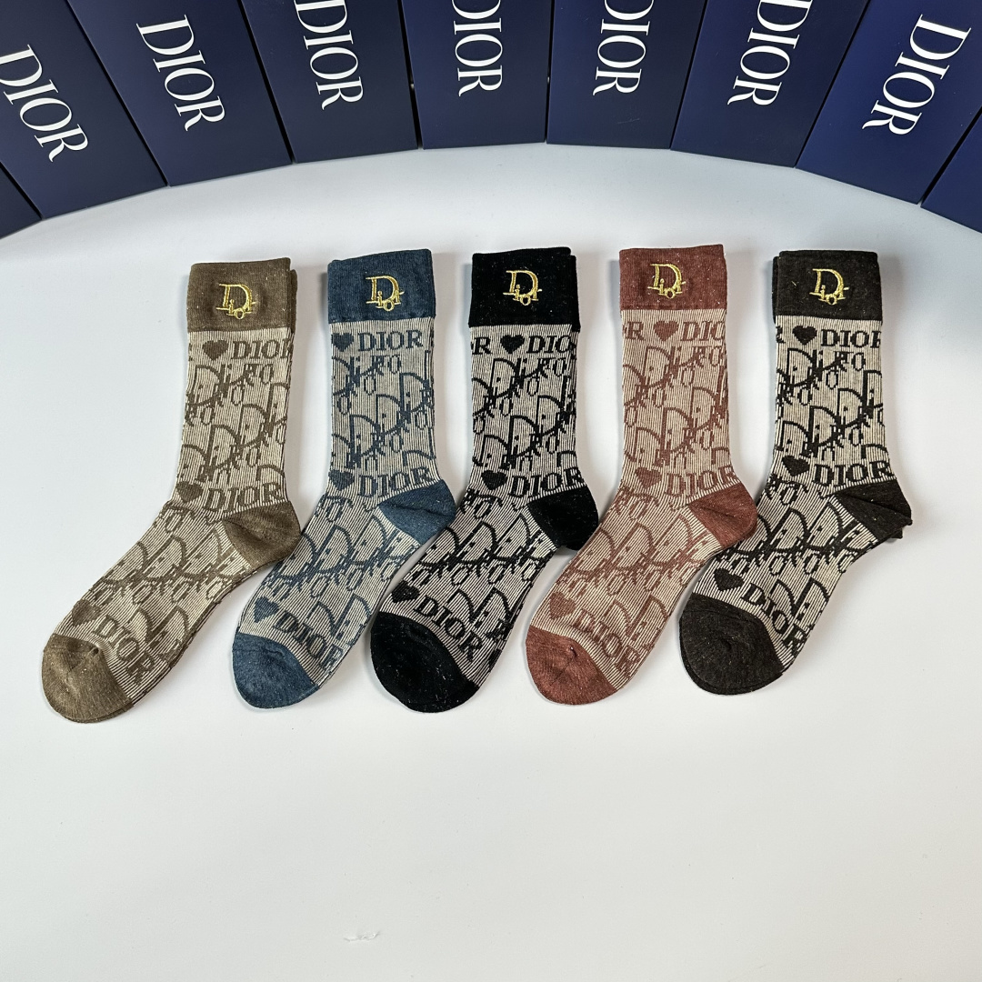 NO:677146,Special counter packaging DIOR's new embroidered mid-length pile socks!  Five pairs in a box, synchronized tube socks at the counter, big brands going out on the street, must-have socks for fashionistas, stockings, socks, dior, dior, socks19860909特配专柜包装 DIOR（迪奥）新款刺绣中长款堆堆袜袜子！一盒五双,专柜同步筒袜袜子,大牌出街,潮人必备超好搭袜子,丝袜,袜子,dior,dior,socks,accessory