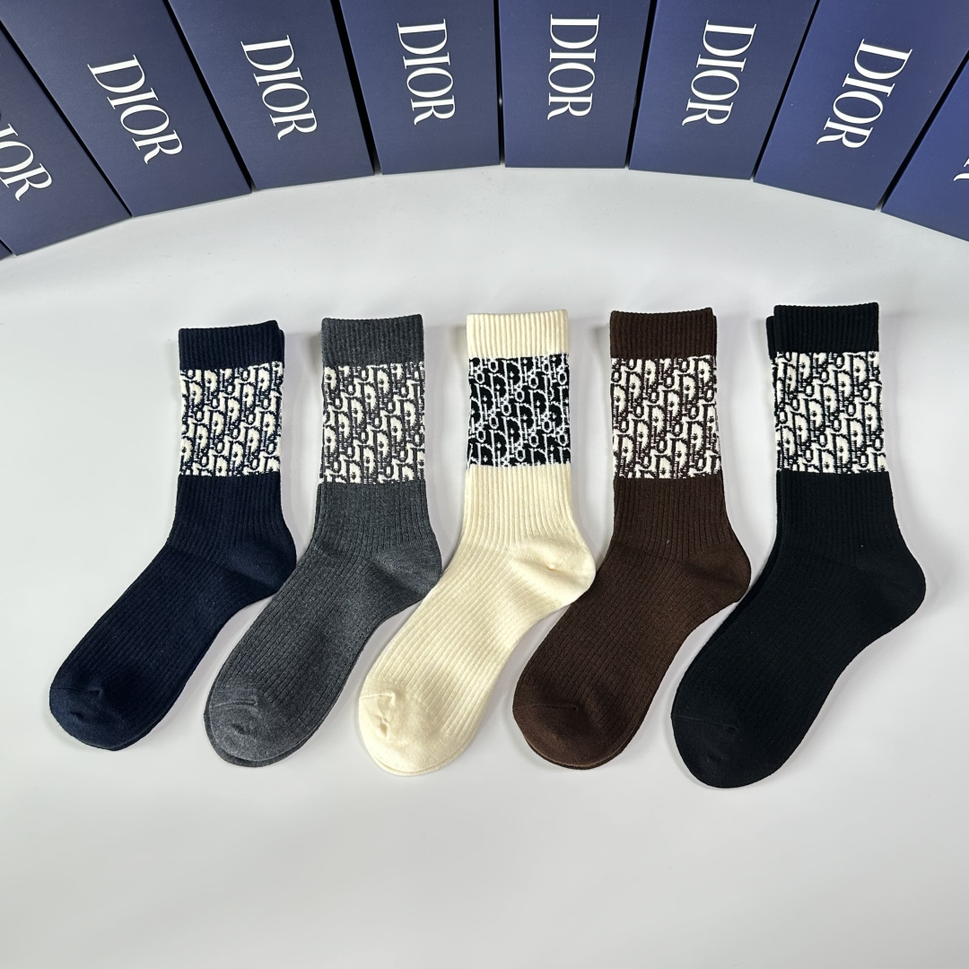 NO:677154,Special packaging DIOR (Dior) new wool classic mid-length socks pile socks!  Five pairs in a box, counter-synchronized tube socks, big brands out on the street, a must-have for fashionistas, super easy to match. Socks, stockings, socks, dior, dior, socks19860909特 配包装 DIOR（迪奥）新款羊毛经典中长筒袜堆堆袜袜子！一盒五双, 专柜同步筒袜袜子,大牌出街,潮人必备超好搭.袜子,丝袜,袜子,dior,dior,socks,accessory