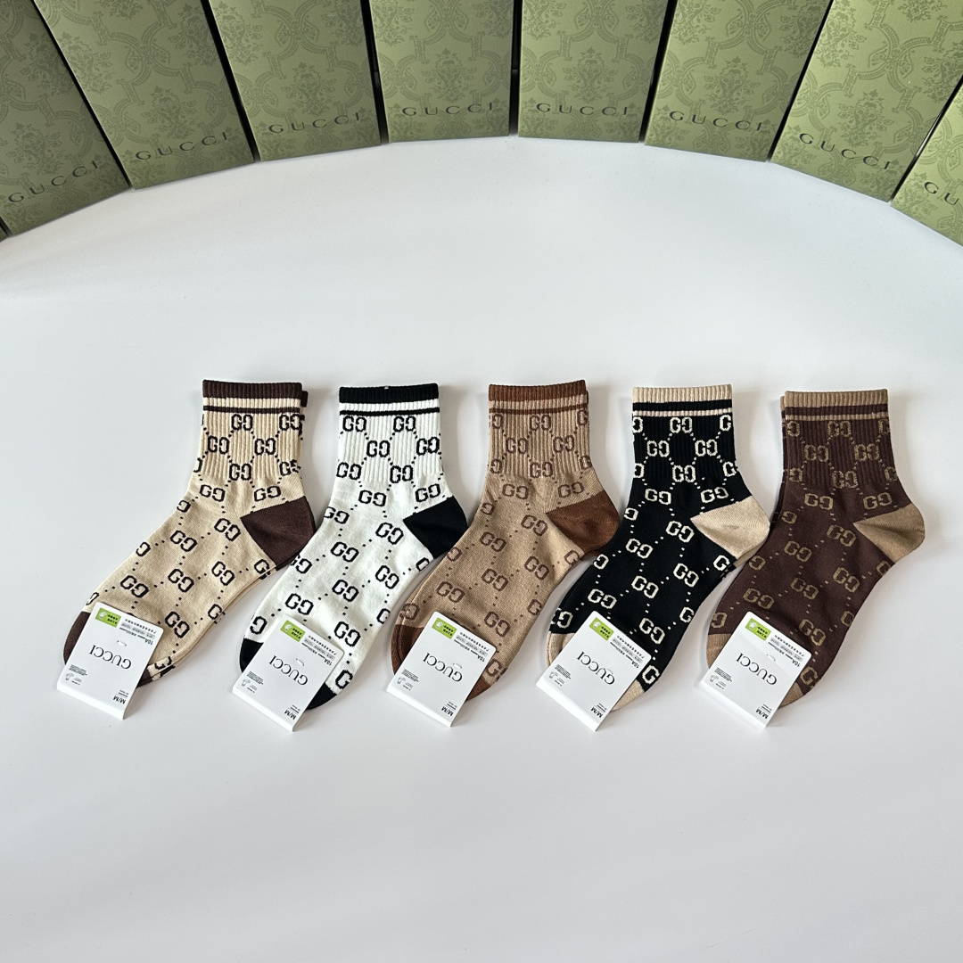 NO:688097,Special packaging Gucci (Gucci) new classic mid-length socks pile socks!  Five pairs in a box, counter-synchronized tube socks, big brands out on the street, a must-have for fashionistas, super easy to match. Socks, stockings, socks, gucci, gucci, socks19860909特 配包装 Gucci（古驰）新款经典中长筒袜堆堆袜袜子！一盒五双, 专柜同步筒袜袜子,大牌出街,潮人必备超好搭.袜子,丝袜,袜子,gucci,gucci,socks,accessory