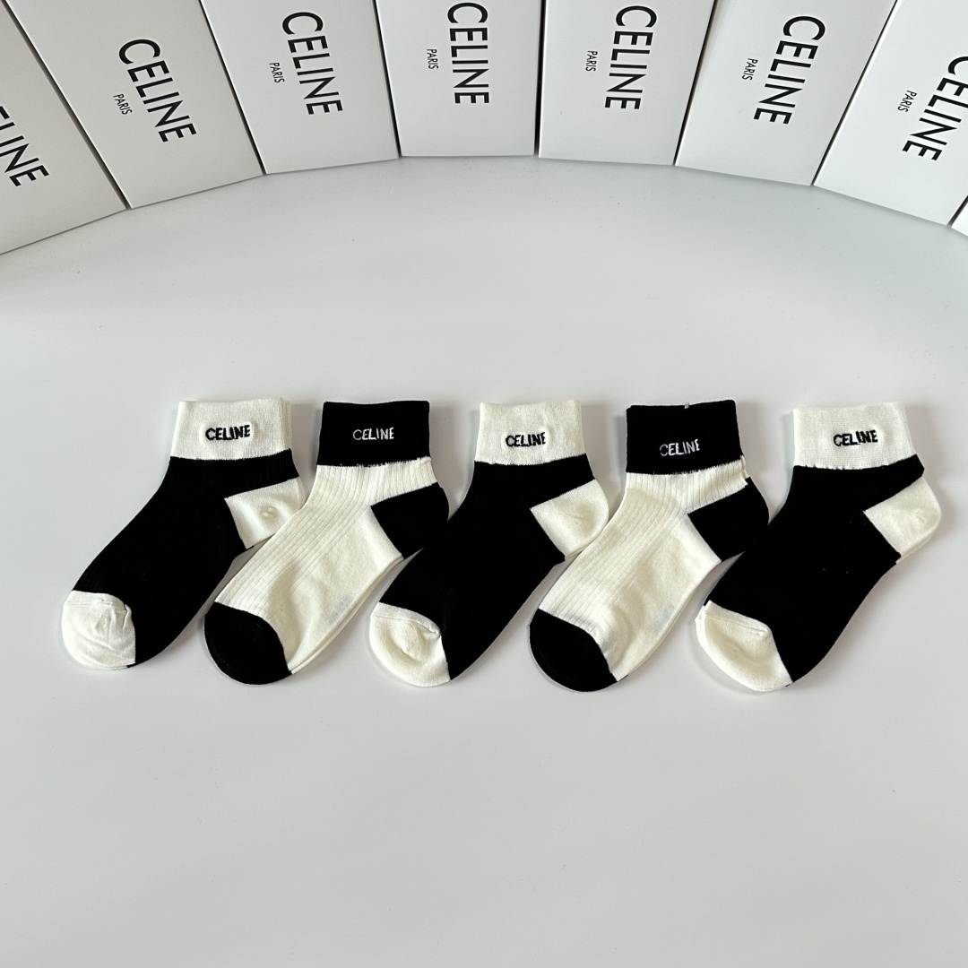 NO:677202,Specially equipped with counter packaging Celine's new medium and short style pile socks!  Five pairs in a box, synchronized tube socks at the counter, big brands going out on the street, must-have socks for fashionistas, stockings, socks, celine, celine, socks19860909特 配专柜包装 Celine（赛琳）新款中短款堆堆袜袜子！一盒五双,专柜同步筒袜袜子,大牌出街,潮人必备超好搭袜子,丝袜,袜子,celine,celine,socks,accessory
