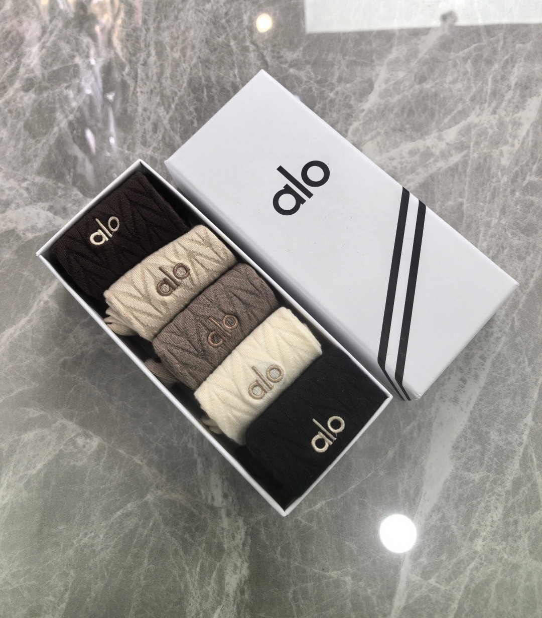 NO:688132,Specially equipped with counter packaging, ALO's new double-needle embroidery mid-length pile socks!  Five pairs in a box, synchronized tube socks at the counter, big brands going out on the street, must-have socks for fashionistas, stockings, socks, socks19860909特 配专柜包装 ALO（阿洛）新款双针刺绣中长款堆堆袜袜子！一盒五双,专柜同步筒袜袜子,大牌出街,潮人必备超好搭袜子,丝袜,袜子,socks,accessory