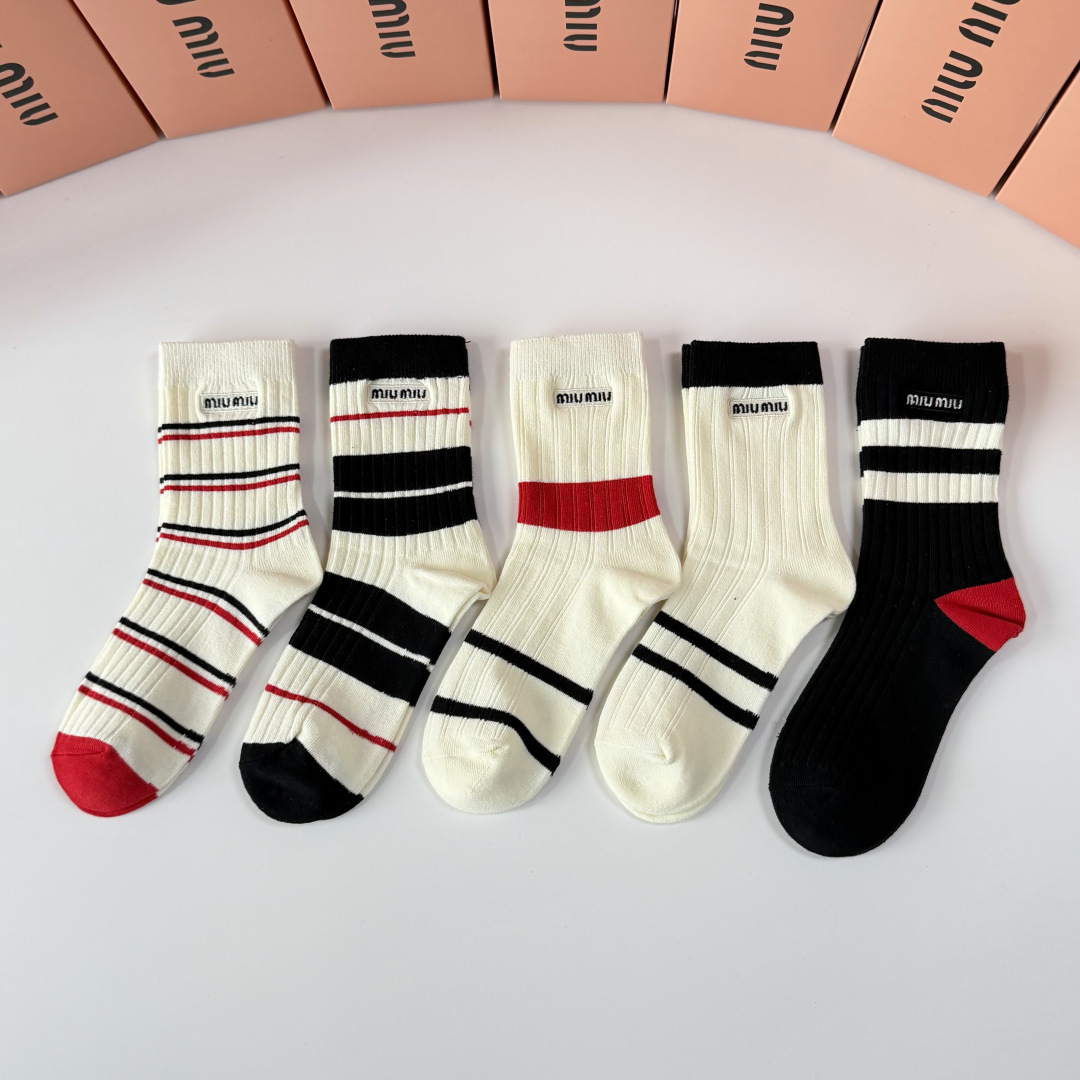 NO:688139,Specially equipped with counter packaging LV (Louis Vuitton)'s latest double-needle mid-length embroidery style pile socks!  Five pairs in a box, synchronized tube socks at the counter, big brands going out on the street, must-have socks for fashionistas, stockings, socks, louis vuitton, louis vuitton, socks19860909特 配专柜包装 LV（路易威登）最新双针中长筒刺绣款堆堆袜袜子！一盒五双,专柜同步筒袜袜子,大牌出街,潮人必备超好搭袜子,丝袜,袜子,louis vuitton,louis vuitton,socks,accessory