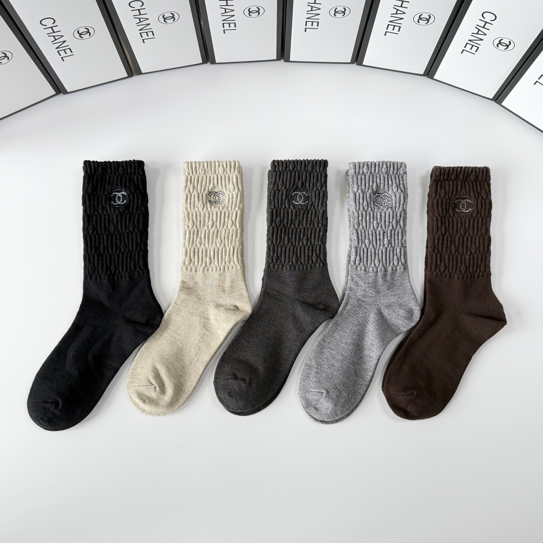 NO:677259,Specially equipped with counter packaging Chanel (Chanel) new cashmere embroidered mid-length pile socks!  Five pairs in a box, synchronized tube socks at the counter, big brands going out on the street, must-have socks for fashionistas, stockings, socks, chanel, chanel, socks19860909特 配专柜包装 Chanel（香奈儿）新款羊绒刺绣中长款堆堆袜袜子！一盒五双,专柜同步筒袜袜子,大牌出街,潮人必备超好搭袜子,丝袜,袜子,chanel,chanel,socks,accessory