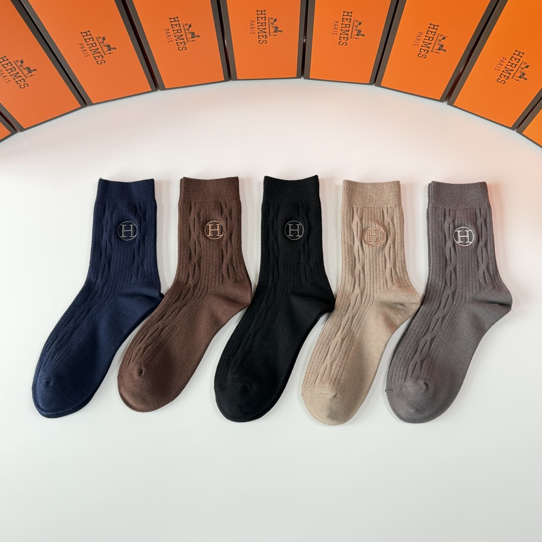 NO:677284,Specially equipped with counter packaging Hermes' new cashmere embroidered mid-length pile socks!  Five pairs in a box, synchronized tube socks at the counter, big brands going out on the street, must-have socks for fashionistas, stockings, socks, hermes, hermes, socks19860909特 配专柜包装 Hermes（爱马仕）新款羊绒刺绣中长款堆堆袜袜子！一盒五双,专柜同步筒袜袜子,大牌出街,潮人必备超好搭袜子,丝袜,袜子,hermes,hermes,socks,accessory