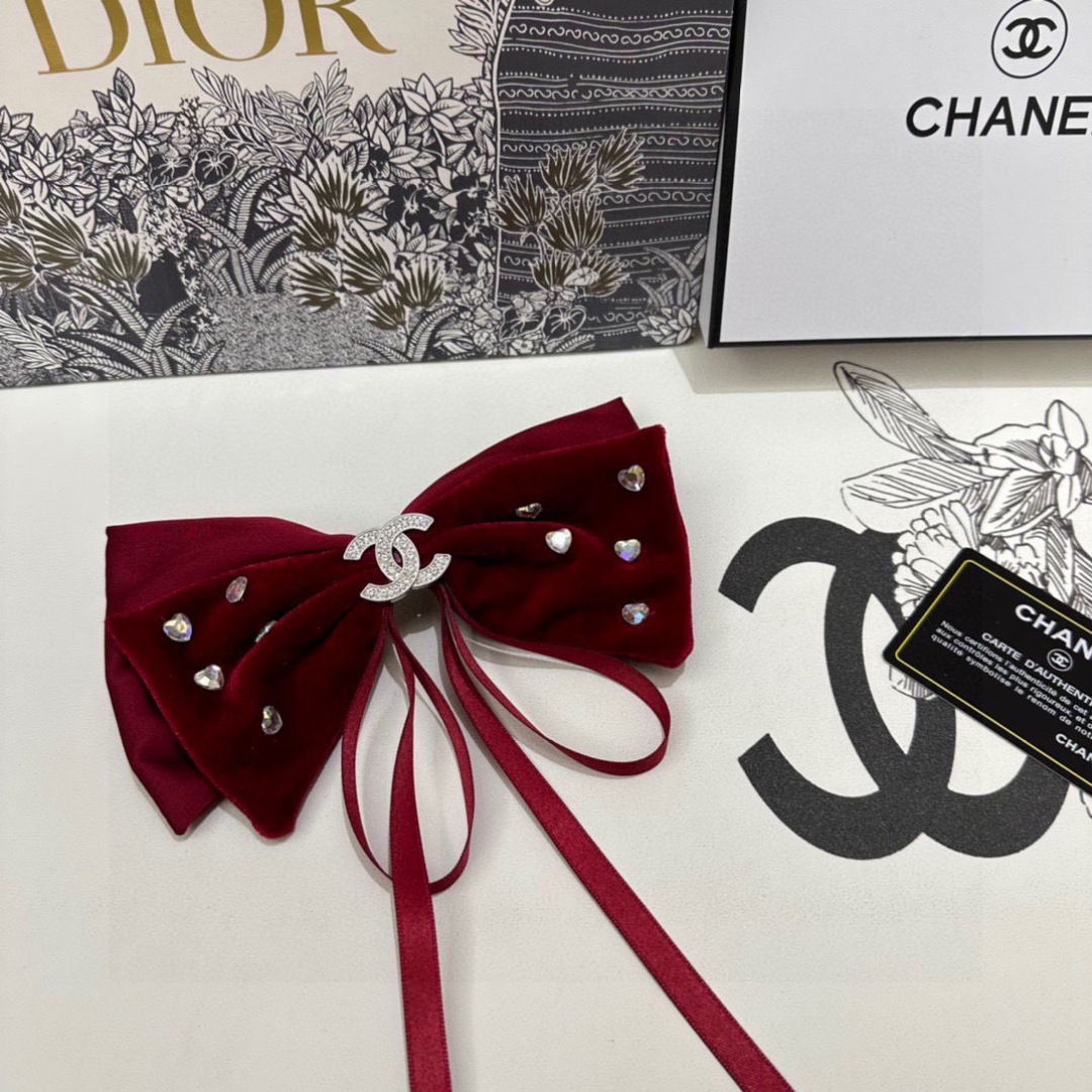 NO:702869,Specially equipped with counter packaging CHANEL (Chanel) latest bow second-hand rhinestone hardware velvet hairpin# Trust me!  A must-have item for everyone. This piece must be bought. It has a fairy-like appearance. The little fairy wants to keep it. Whoever wears it will look better ~ hairpins, hairpins, chanel, chanel, hairpins19860909特 配专柜包装 CHANEL（香奈儿）最新蝴蝶结中古水钻五金丝绒发夹# 信我！人手必备的单品 这件必须买 洋气神仙颜值 小仙女要收了它,谁戴谁好看～发夹,发夹,chanel,chanel,hairpins,accessory