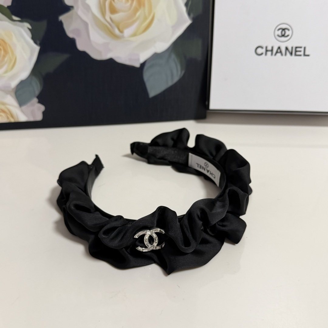 NO:702882,Specially equipped with counter packaging, Chanel's latest hairbands. Little fairies can get it now. Special materials. No hair. Can be salty or sweet ~ hairpins, hairpins, chanel, chanel, hairpins19860909特 配专柜包装 Chanel（香奈儿）最新发箍 小仙女快入手 特殊材质 不嘞头 可盐可甜～发夹,发夹,chanel,chanel,hairpins,accessory