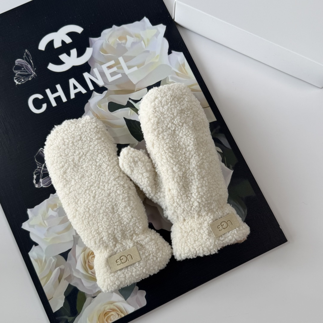 NO:701803,Specially packaged UGG new gloves, fashionable gloves, a must-have for autumn and winter, classic and simple, super comfortable, soft and versatile!  gloves, gloves, gloves19860909特 配包装 UGG 新品手套,时尚手套,秋冬必备,经典简洁上手超舒适柔软、百搭！手套,手套,gloves,accessory