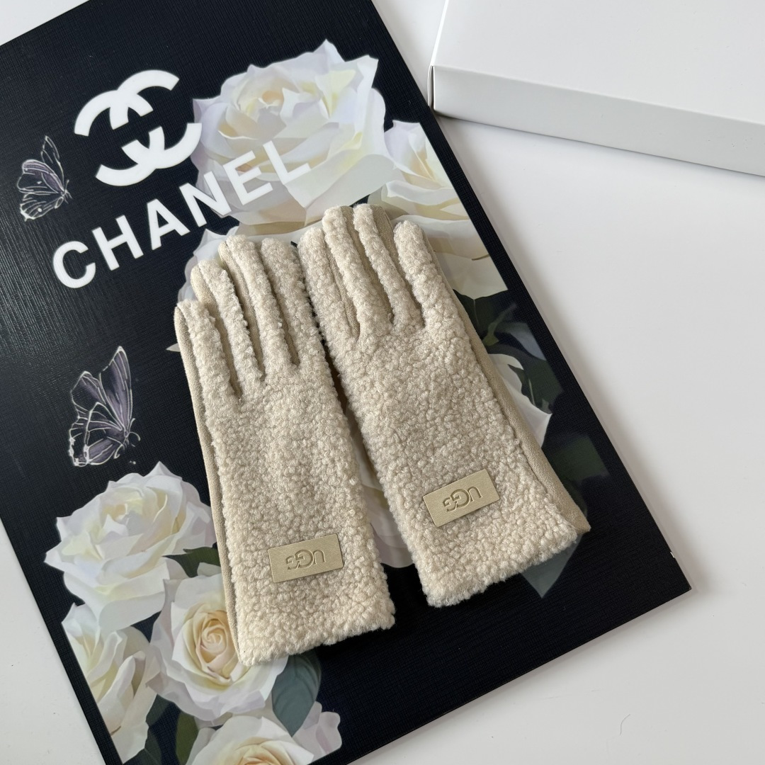 NO:701813,Specially packaged UGG new gloves, fashionable gloves, a must-have for autumn and winter, classic and simple, super comfortable, soft and versatile!  gloves, gloves, gloves19860909特 配包装 UGG 新品手套,时尚手套,秋冬必备,经典简洁上手超舒适柔软、百搭！手套,手套,gloves,accessory