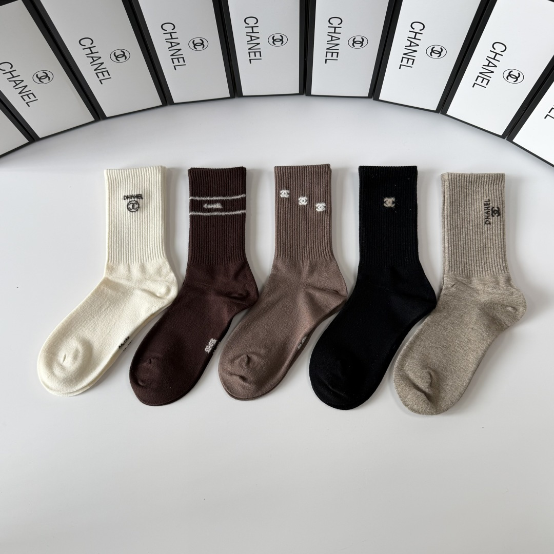 NO:702114,Special packaging Chanel (Chanel) new cashmere mid-length pile socks!  Five pairs in a box, synchronized tube socks at the counter, big brands out on the street, must-have socks for fashionistas, stockings, socks, chanel, chanel, socks19860909特 配包装 Chanel（香奈儿）新款羊绒中长款堆堆袜袜子！一盒五双, 专柜同步筒款袜子,大牌出街,潮人必备超好搭袜子,丝袜,袜子,chanel,chanel,socks,accessory