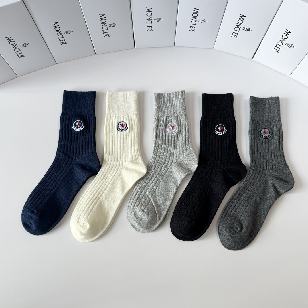 NO:702119,Specially packaged MONCLER's new knitted embroidered mid-length pile socks!  Five pairs in a box, synchronized tube socks at the counter, big brands out on the street, must-have socks for fashionistas, stockings, socks, Moncler, socks19860909特 配包装 MONCLER（蒙口）新款针织刺绣中长款堆堆袜袜子！一盒五双, 专柜同步筒款袜子,大牌出街,潮人必备超好搭袜子,丝袜,袜子,Moncler,socks,accessory