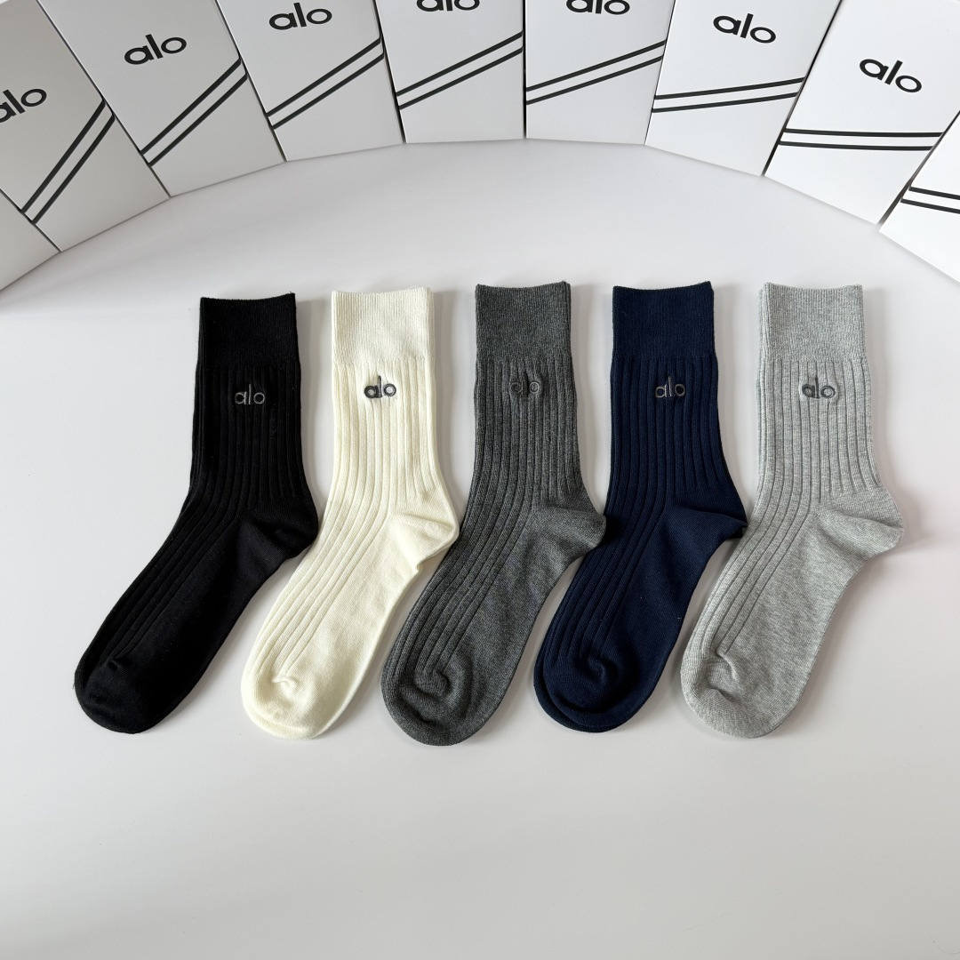 NO:702122,Specially packaged ALO's new knitted embroidered mid-length pile socks!  Five pairs in a box, synchronized tube socks at the counter, big brands going out on the street, must-have socks for fashionistas, stockings, socks, socks19860909特 配包装 ALO（阿洛）新款针织刺绣中长款堆堆袜袜子！一盒五双, 专柜同步筒款袜子,大牌出街,潮人必备超好搭袜子,丝袜,袜子,socks,accessory