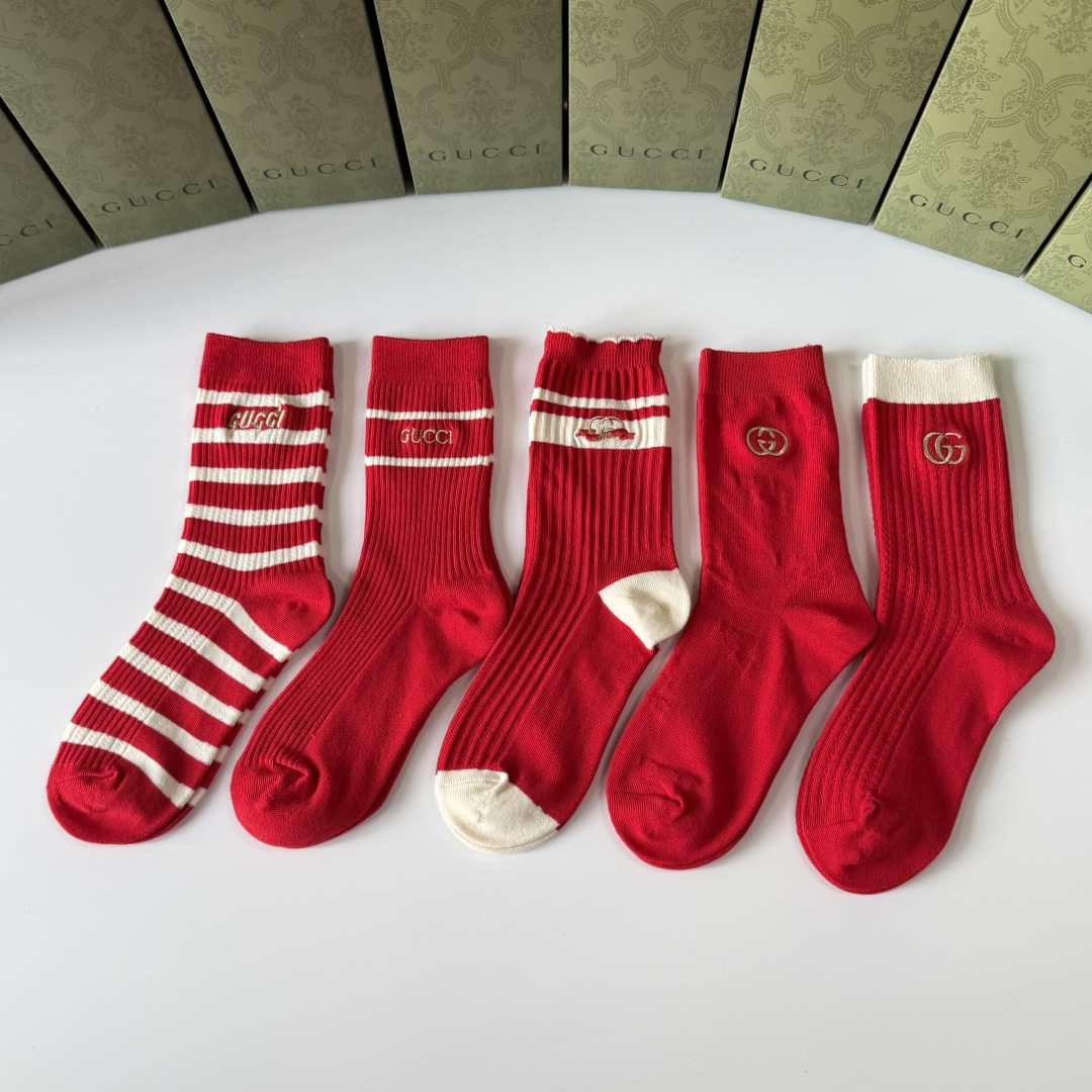 NO:702138,Special packaging, booming big red socks GUCCI (Gucci) new classic embroidered mid-length pile socks!  Five pairs in a box, counter-synchronized tube socks, big brands out on the street, a must-have for fashionistas, super easy to match. Socks, stockings, socks, gucci, gucci, socks19860909特配包装 红红火火 大红袜 GUCCI（古驰）新款经典刺绣中长款堆堆袜袜子！一盒五双,专柜同步筒袜袜子,大牌出街,潮人必备超好搭.袜子,丝袜,袜子,gucci,gucci,socks,accessory