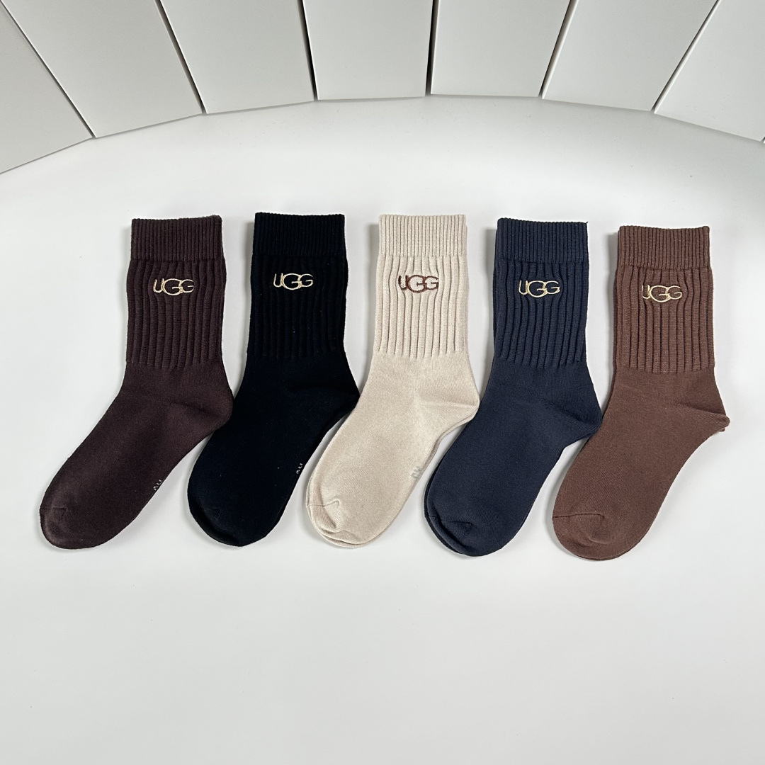 NO:702105,Special counter packaging UGG. New cashmere mid-length socks and piles of socks!  Five pairs in a box, synchronized tube socks at the counter, big brands going out on the street, must-have socks for fashionistas, stockings, socks, socks19860909特配专柜包装 UGG.新款羊绒中长筒袜堆堆袜袜子！一盒五双,专柜同步筒袜袜子,大牌出街,潮人必备超好搭袜子,丝袜,袜子,socks,accessory