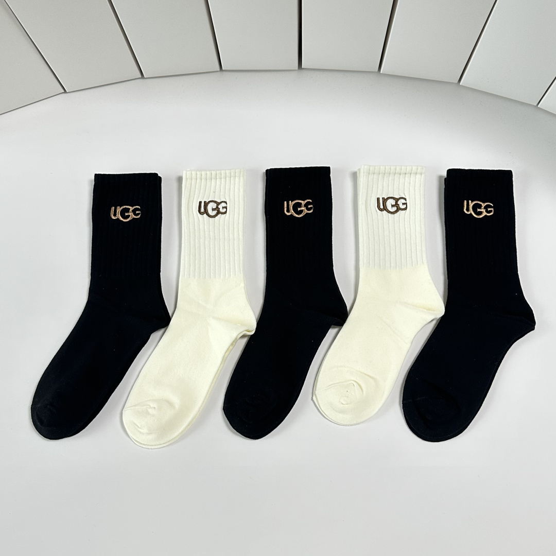 NO:702112,Specially packaged UGG, new embroidered double-needle mid-length pile socks!  Five pairs in a box, synchronized tube socks at the counter, big brands going out on the street, must-have socks for fashionistas, stockings, socks, socks19860909特 配包装 UGG,新款刺绣双针中长款堆堆袜袜子！一盒五双, 专柜同步筒款袜子,大牌出街,潮人必备超好搭袜子,丝袜,袜子,socks,accessory