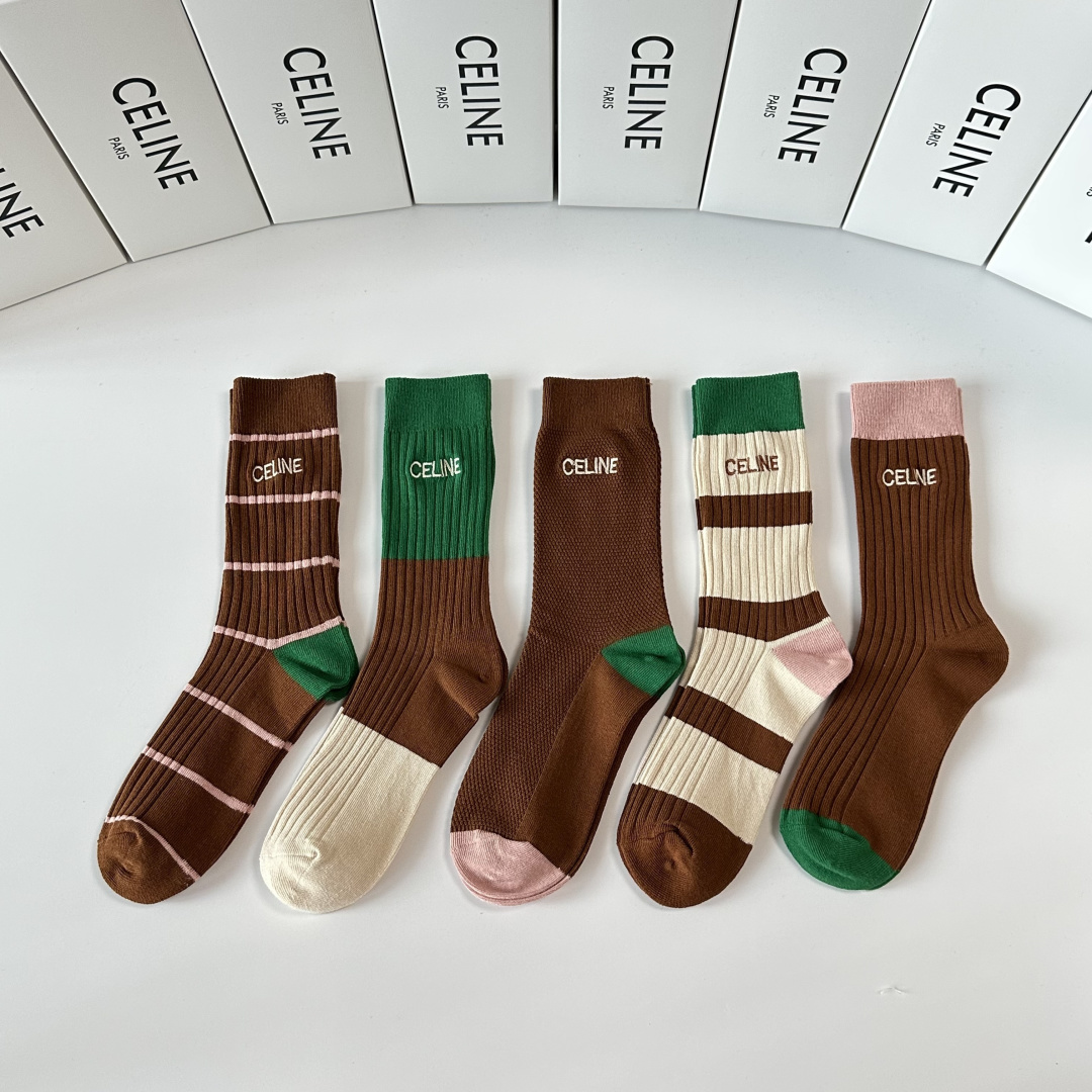 NO:702143,Specially equipped with counter packaging Celine's new double-needle embroidery mid-length pile socks!  Five pairs in a box, counter-synchronized tube socks, big brands out on the street, a must-have for fashionistas, super easy to match. Socks, stockings, socks, celine, celine, socks19860909特 配专柜包装 Celine（赛琳）新款双针刺绣中长款堆堆袜袜子！一盒五双,专柜同步筒袜袜子,大牌出街,潮人必备超好搭.袜子,丝袜,袜子,celine,celine,socks,accessory