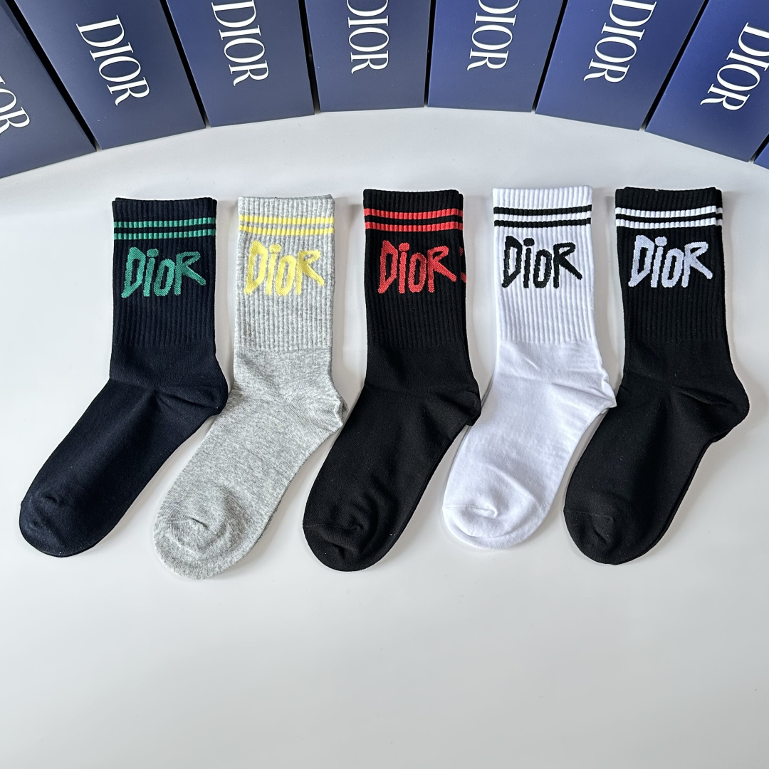 NO:702599,Special packaging DIOR (Dior) new classic mid-length pile socks!  Five pairs in a box, synchronized tube socks in the counter, big brands out on the street, a must-have for fashionistas, super easy to match. Socks, stockings, socks, dior, dior, socks19860909特 配包装 DIOR（迪奥）新款经典中长款堆堆袜袜子！一盒五双, 专柜同步筒款袜子,大牌出街,潮人必备超好搭.袜子,丝袜,袜子,dior,dior,socks,accessory