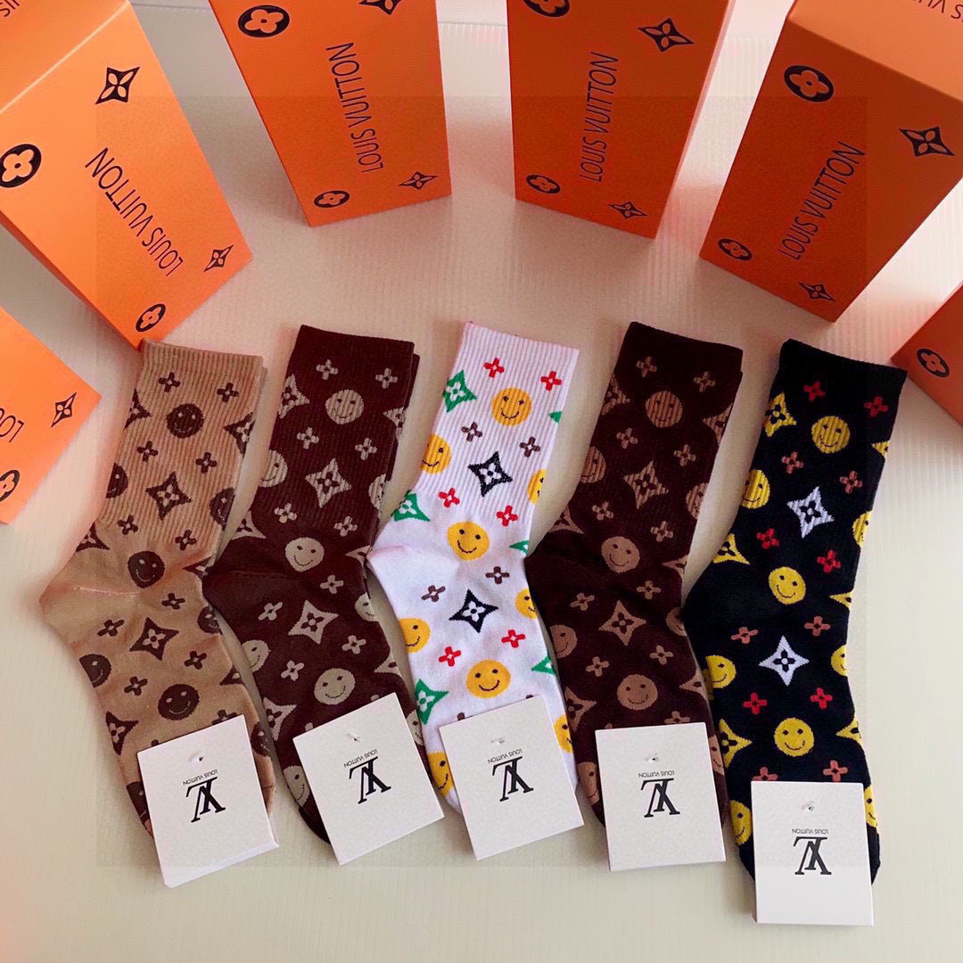 NO:702605,Specially equipped with counter packaging LV (Louis Vuitton) new mid-length pile socks!  Five pairs in a box, synchronized tube socks at the counter, big brands going out on the street, must-have socks for fashionistas, stockings, socks, louis vuitton, louis vuitton, socks19860909特 配专柜包装 LV（路易威登）新款中长款堆堆袜袜子！一盒五双,专柜同步筒袜袜子,大牌出街,潮人必备超好搭袜子,丝袜,袜子,louis vuitton,louis vuitton,socks,accessory
