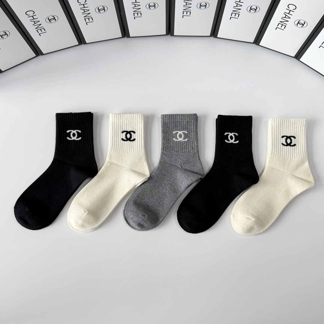 NO:702634,Specially equipped with counter packaging Chanel (Chanel) new cashmere mid-length pile socks!  Five pairs in a box, synchronized tube socks at the counter, big brands going out on the street, must-have socks for fashionistas, stockings, socks, chanel, chanel, socks19860909特 配专柜包装 Chanel（香奈儿）新款羊绒中长款堆堆袜袜子！一盒五双,专柜同步筒袜袜子,大牌出街,潮人必备超好搭袜子,丝袜,袜子,chanel,chanel,socks,accessory