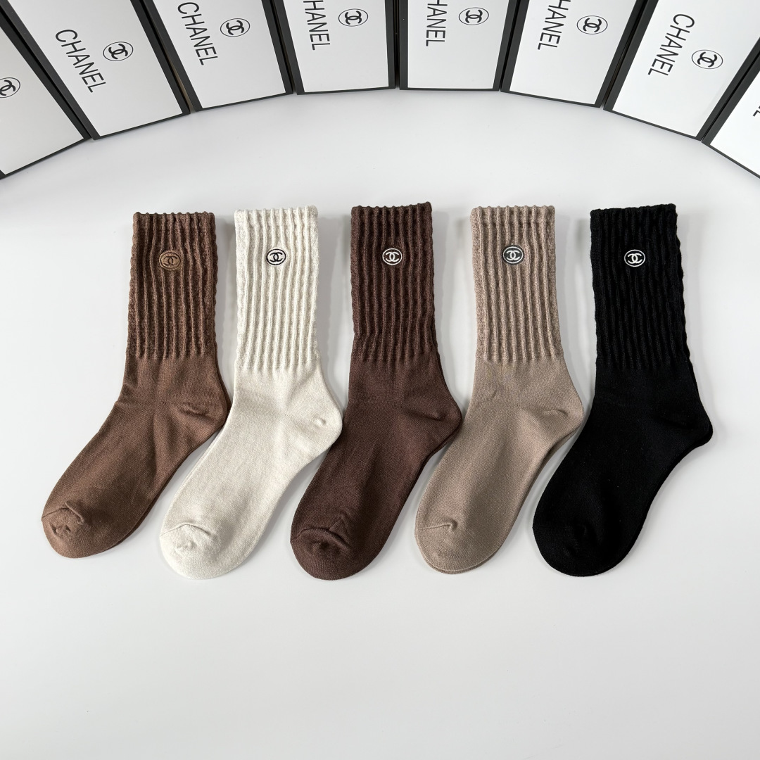 NO:702665,Specially equipped with counter packaging Chanel (Chanel) new cashmere embroidered mid-length pile socks!  Five pairs in a box, synchronized tube socks at the counter, big brands going out on the street, must-have socks for fashionistas, stockings, socks, chanel, chanel, socks19860909特 配专柜包装 Chanel（香奈儿）新款羊绒刺绣中长款堆堆袜袜子！一盒五双,专柜同步筒袜袜子,大牌出街,潮人必备超好搭袜子,丝袜,袜子,chanel,chanel,socks,accessory