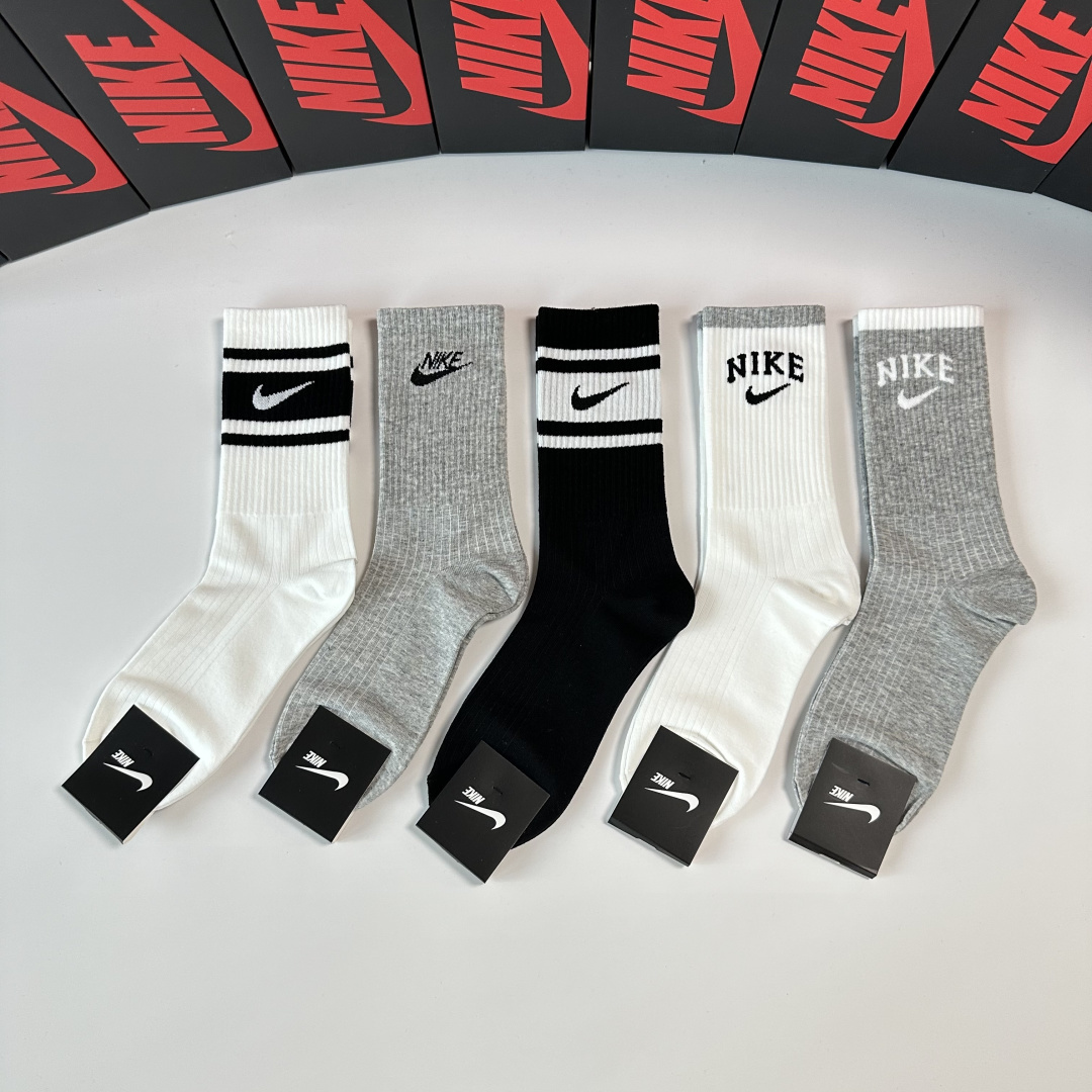 NO:702060,Special packaging NIKE (Nike) new mid-length pile socks!  Five pairs in a box, synchronized tube socks at the counter, big brands going out on the street, must-have socks for fashionistas, stockings, socks, socks19860909特 配包装 NIKE（耐克）新款中长款堆堆袜袜子！一盒五双, 专柜同步筒款袜子,大牌出街,潮人必备超好搭袜子,丝袜,袜子,socks,accessory