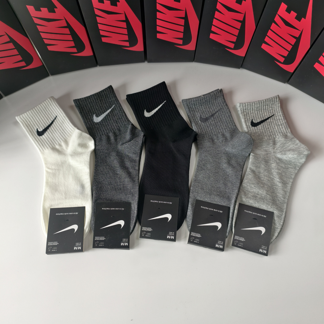 NO:702075,Special packaging NIKE (Nike) new mid-length pile socks!  Five pairs in a box, synchronized tube socks at the counter, big brands going out on the street, must-have socks for fashionistas, stockings, socks, socks19860909特 配包装 NIKE（耐克）新款中长款堆堆袜袜子！一盒五双, 专柜同步筒款袜子,大牌出街,潮人必备超好搭袜子,丝袜,袜子,socks,accessory