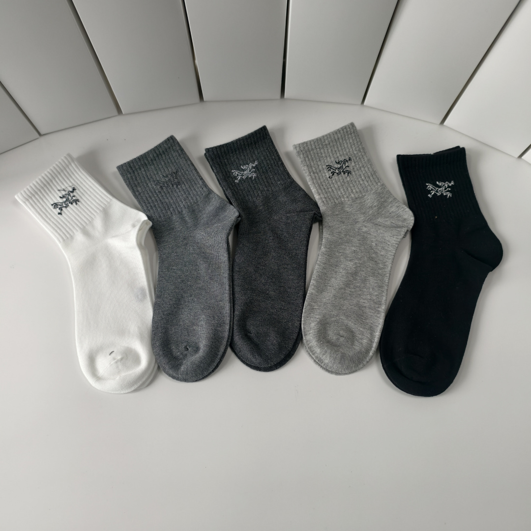 NO:702065,Special counter packaging for Arcteryx’s new mid-length socks!  Five pairs in a box, synchronized tube socks at the counter, big brands going out on the street, must-have socks for fashionistas, stockings, socks arc'teryx, socks19860909特配专柜包装 Arcteryx（始祖鸟） 新款中长款堆堆袜袜子！一盒五双,专柜同步筒袜袜子,大牌出街,潮人必备超好搭袜子,丝袜,袜子arc'teryx,socks,accessory