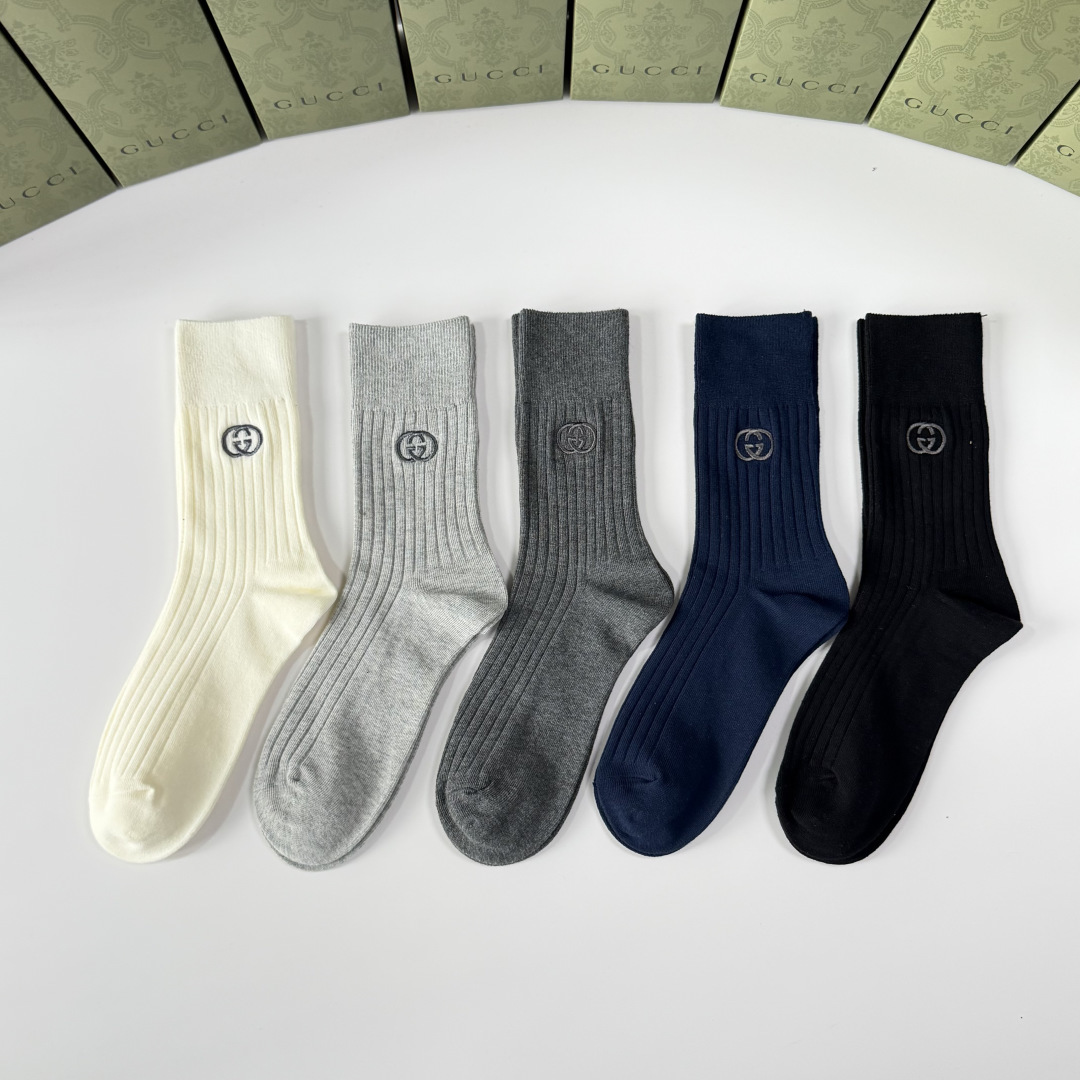 NO:702074,Specially equipped with counter packaging Gucci's new knitted embroidered mid-length pile socks!  Five pairs in a box, counter-synchronized tube socks, big brands out on the street, a must-have for fashionistas, super easy to match. Socks, stockings, socks, gucci, gucci, socks19860909特 配专柜包装 Gucci（古驰）新款针织刺绣中长款堆堆袜袜子！一盒五双,专柜同步筒袜袜子,大牌出街,潮人必备超好搭.袜子,丝袜,袜子,gucci,gucci,socks,accessory